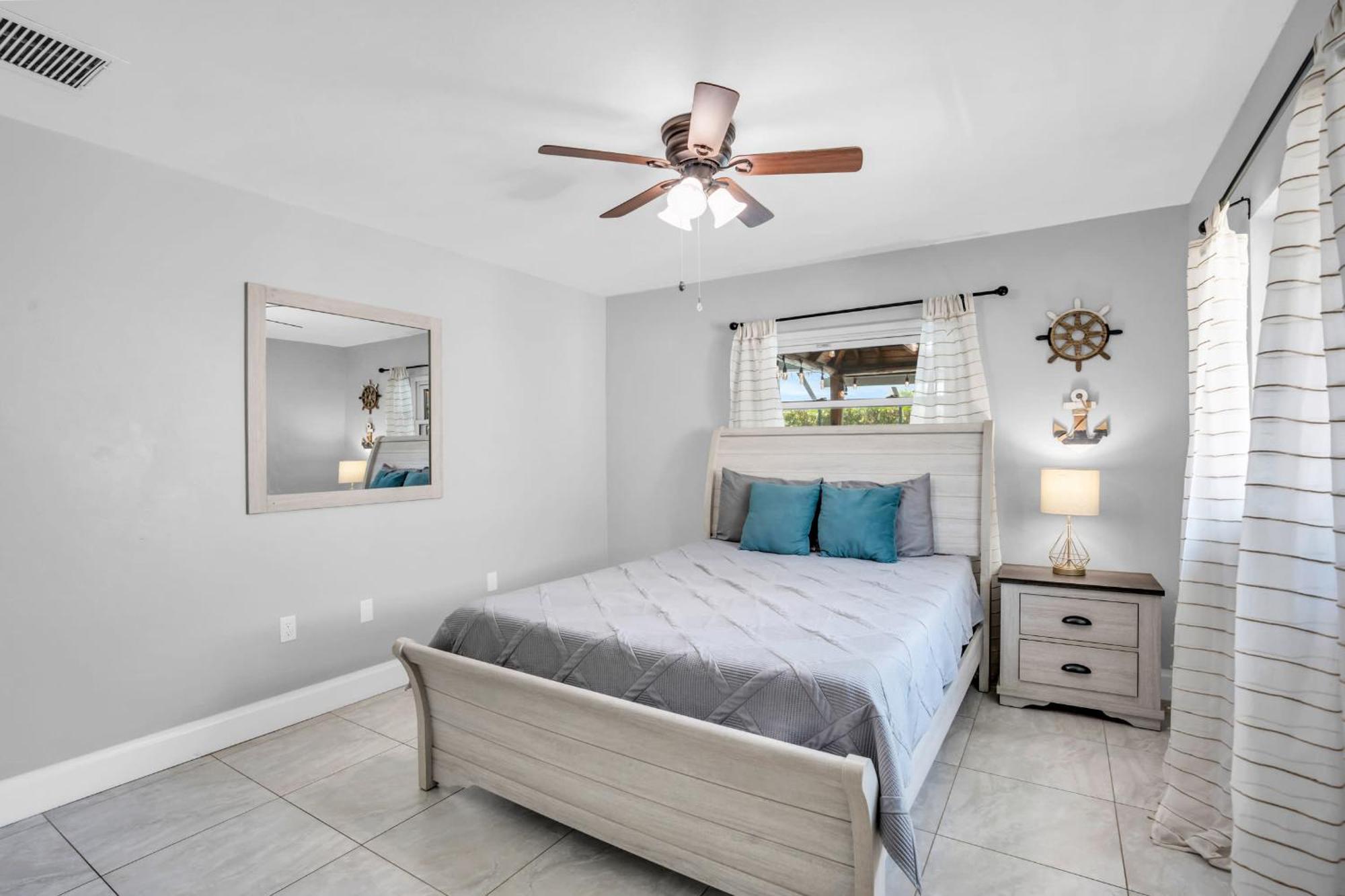 Salt Water Heated Pool With A Tiki Bar, A Garage Game And 4 Bikes Holiday home Naples