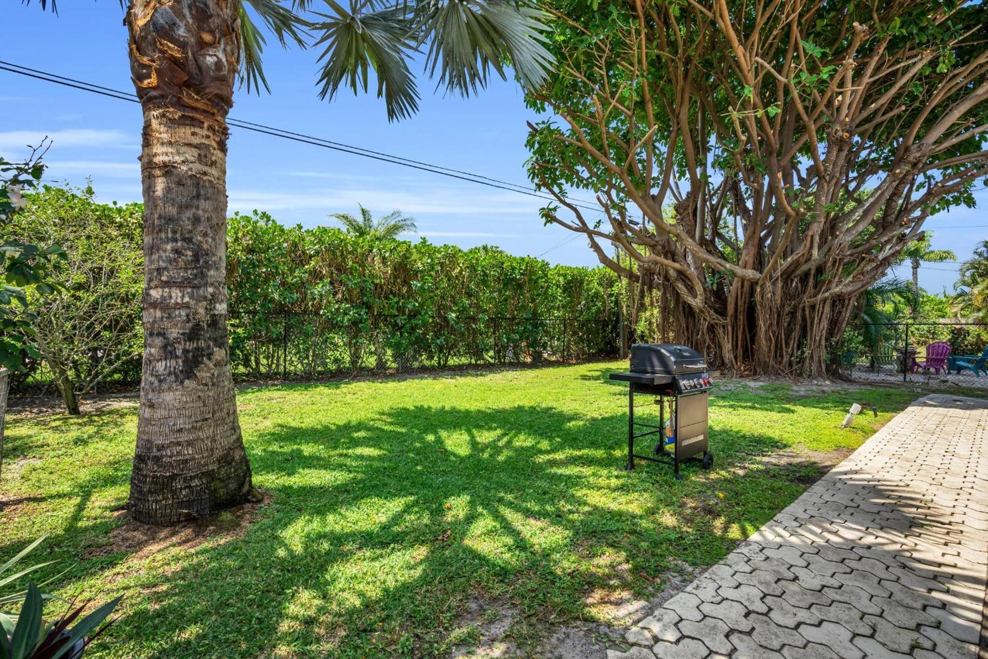 Holiday home Salt Water Heated Pool With A Tiki Bar, A Garage Game And 4 Bikes