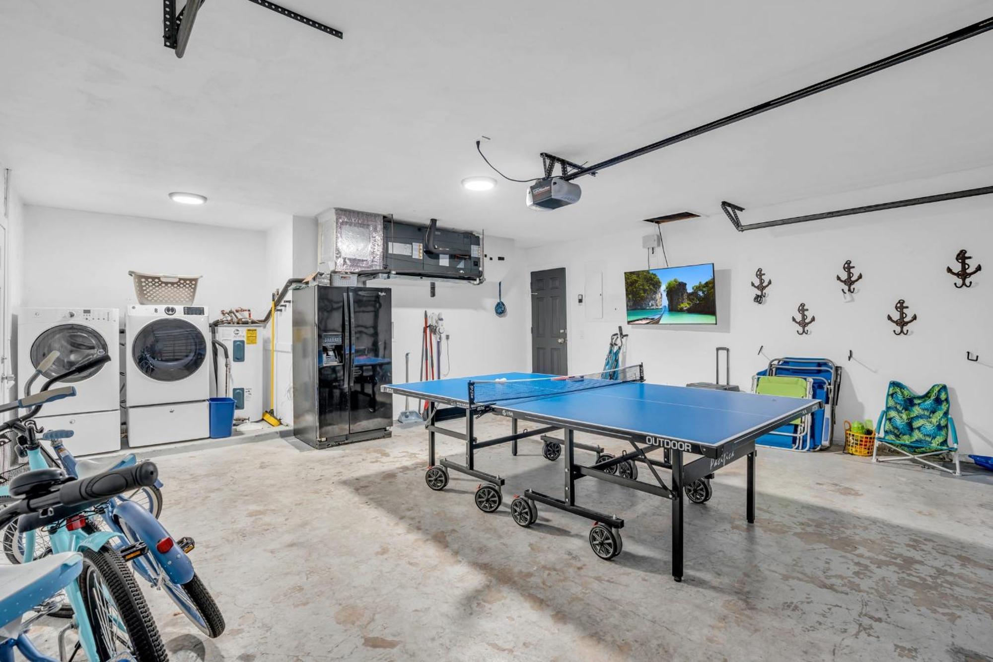 Salt Water Heated Pool With A Tiki Bar, A Garage Game And 4 Bikes *