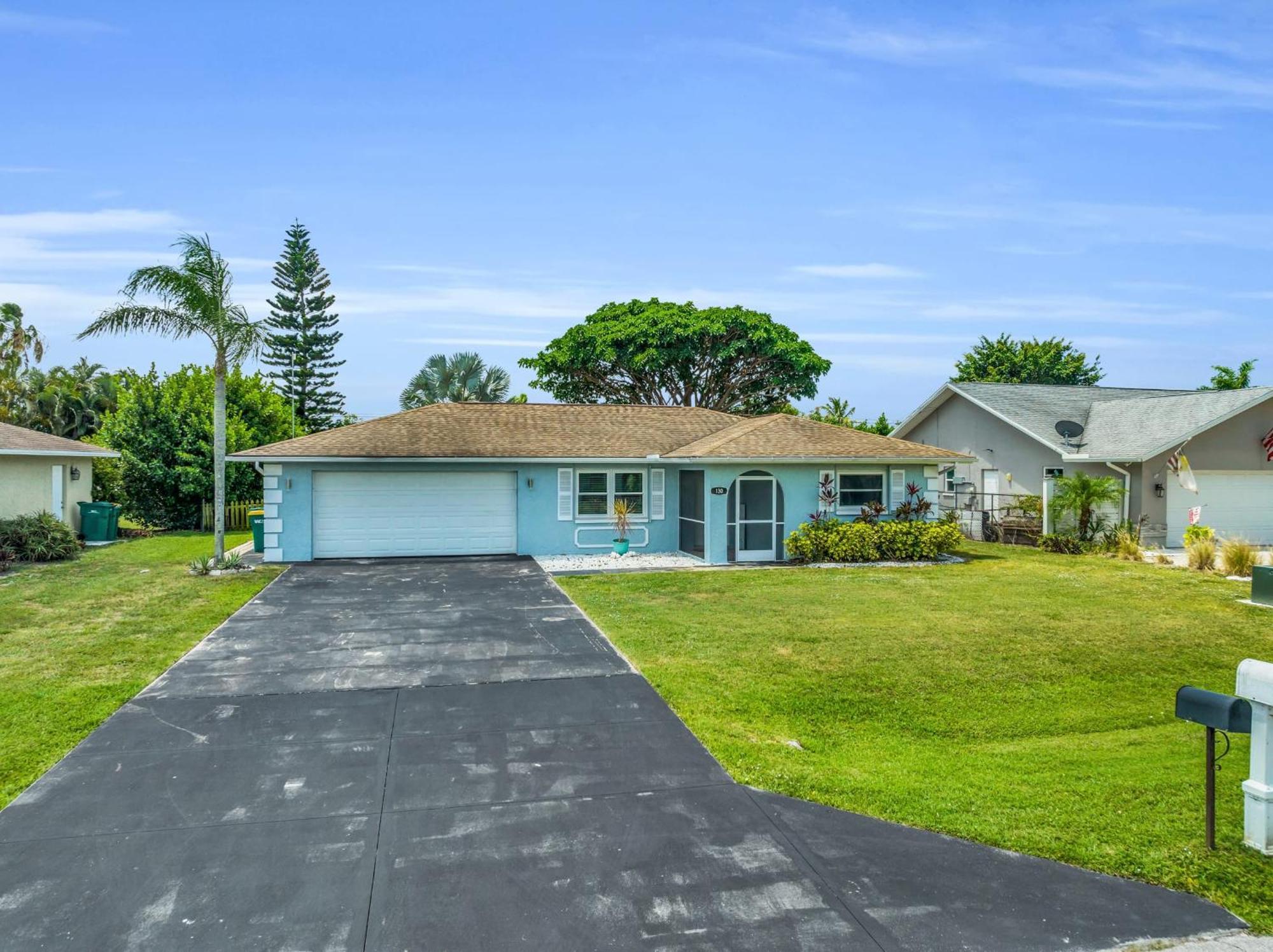 Salt Water Heated Pool With A Tiki Bar, A Garage Game And 4 Bikes Holiday home Naples