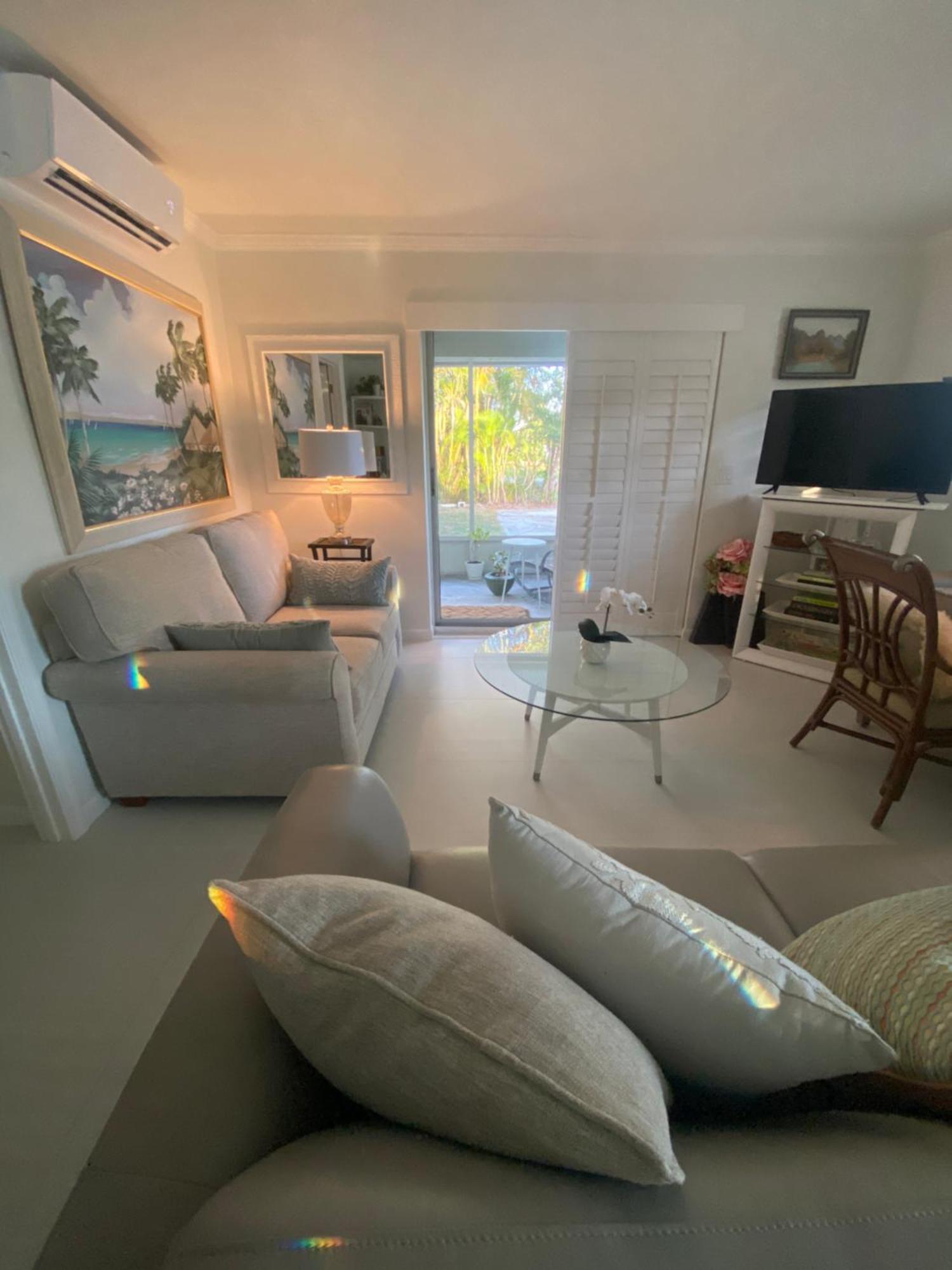 Apartment Closest 1br To Vanderbilt Beach, Full Kitchen With Dishwasher, New!