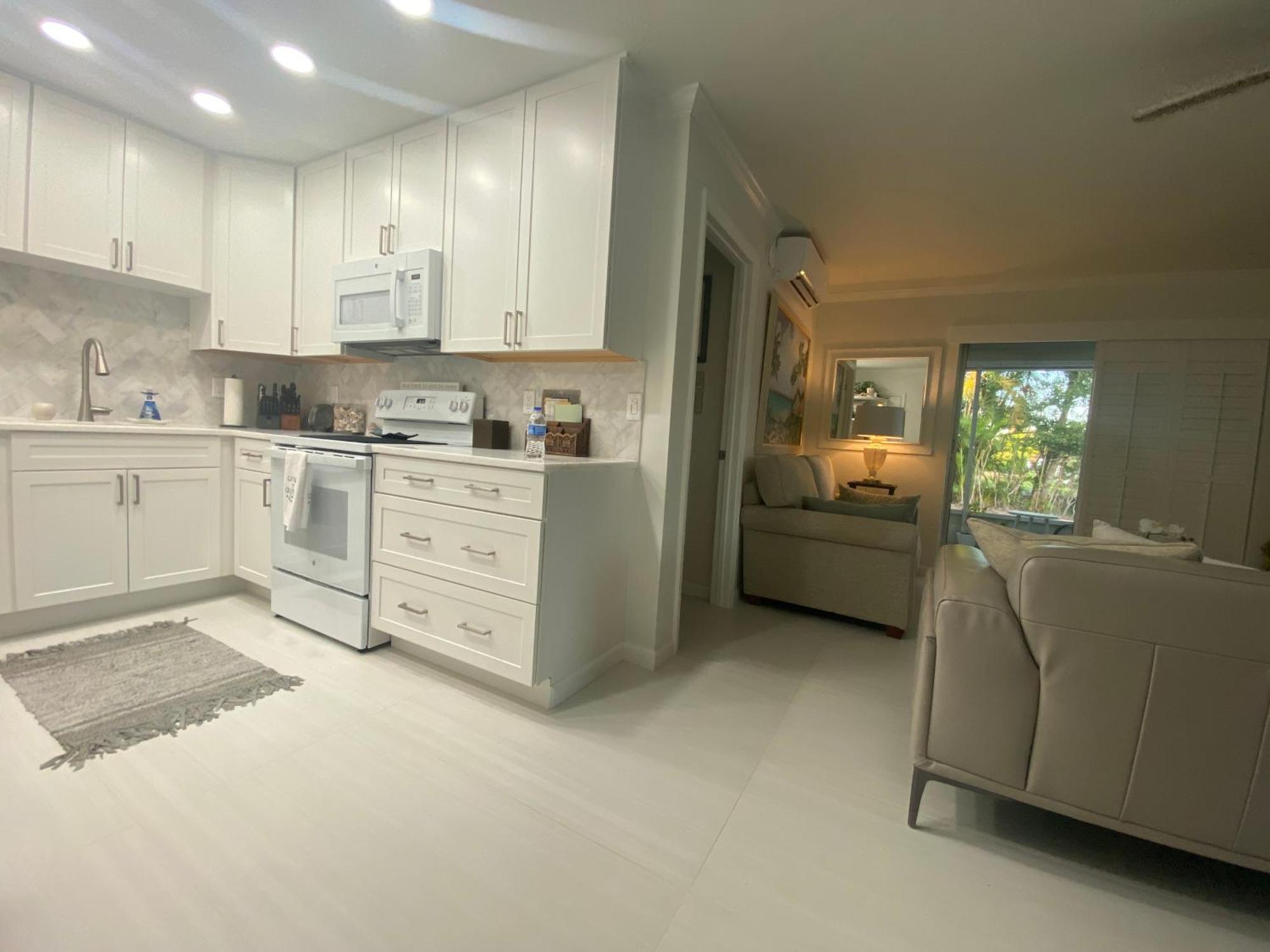 Apartment Closest 1br To Vanderbilt Beach, Full Kitchen With Dishwasher, New! *
