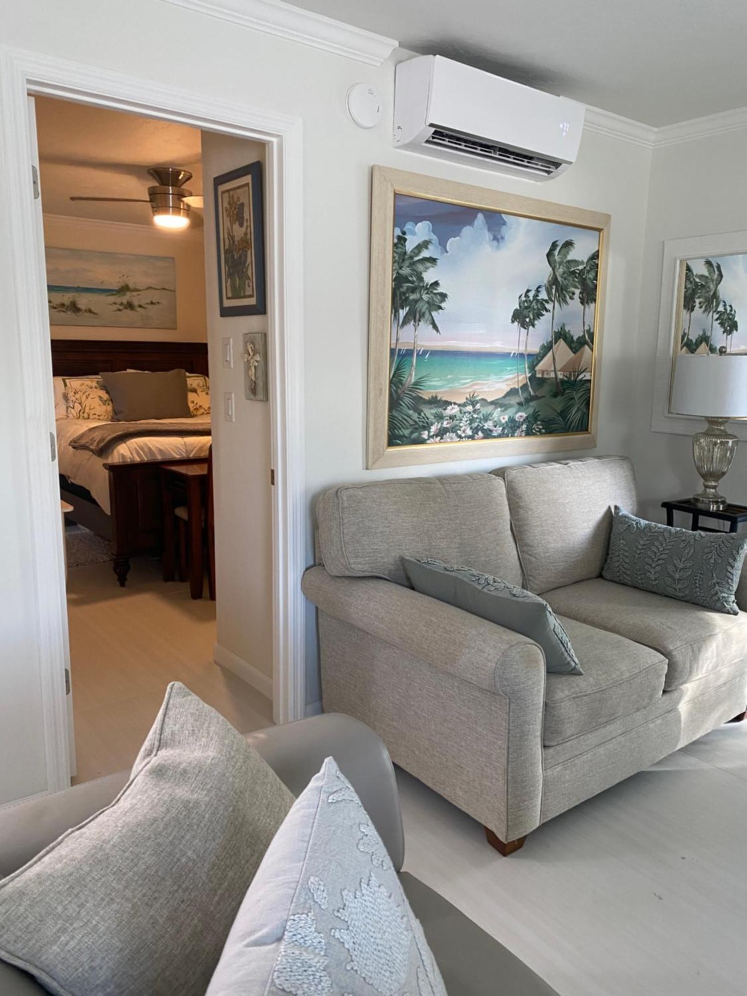 Apartment Closest 1br To Vanderbilt Beach, Full Kitchen With Dishwasher, New!