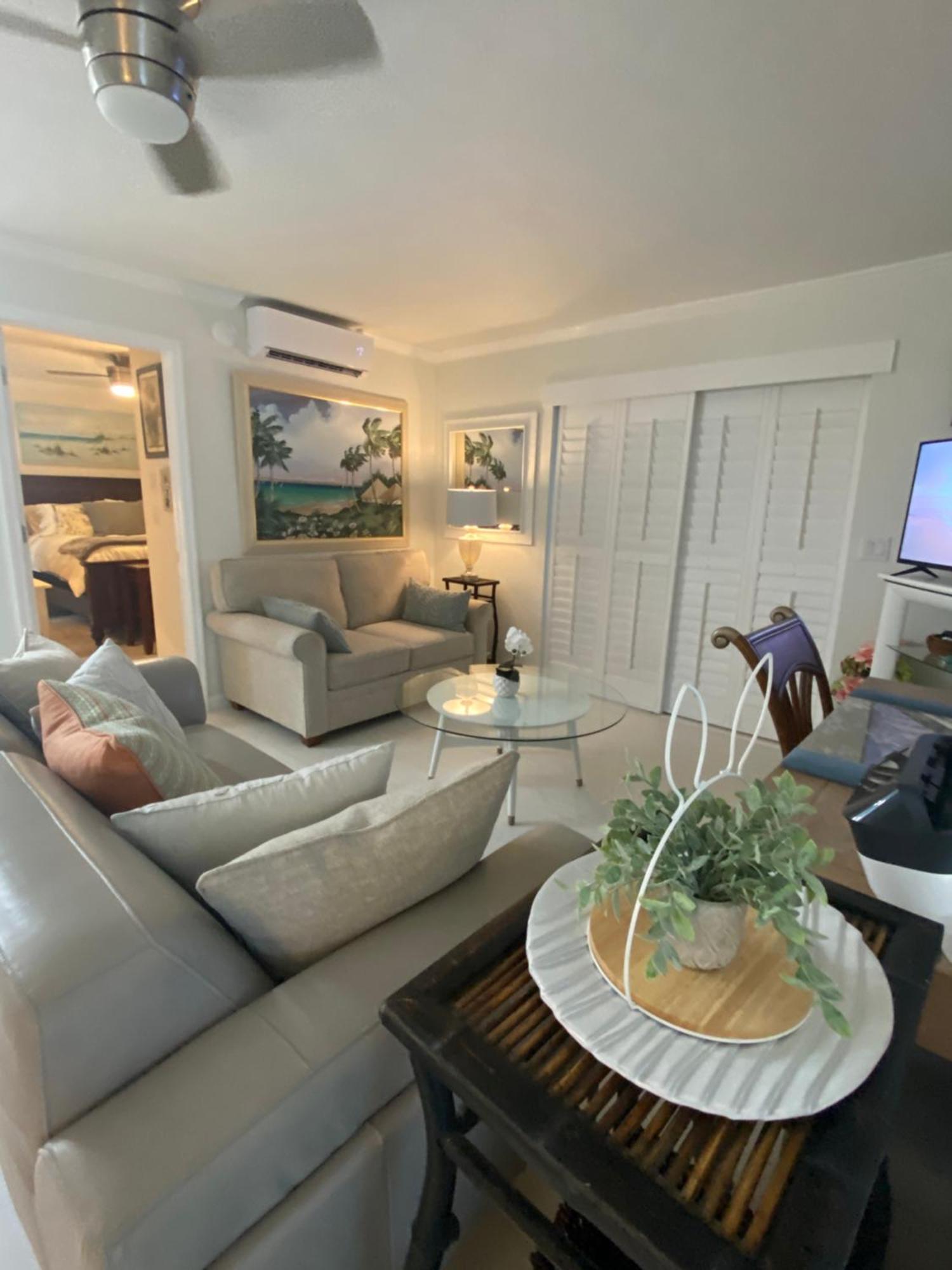 Closest 1br To Vanderbilt Beach, Full Kitchen With Dishwasher, New!