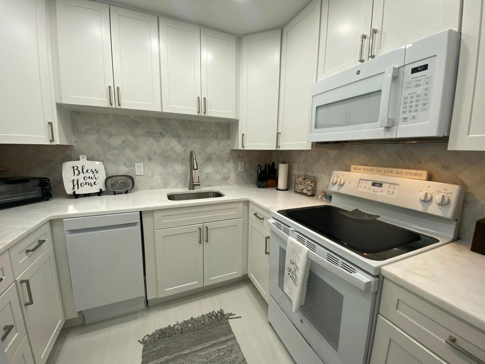 Closest 1br To Vanderbilt Beach, Full Kitchen With Dishwasher, New! Naples