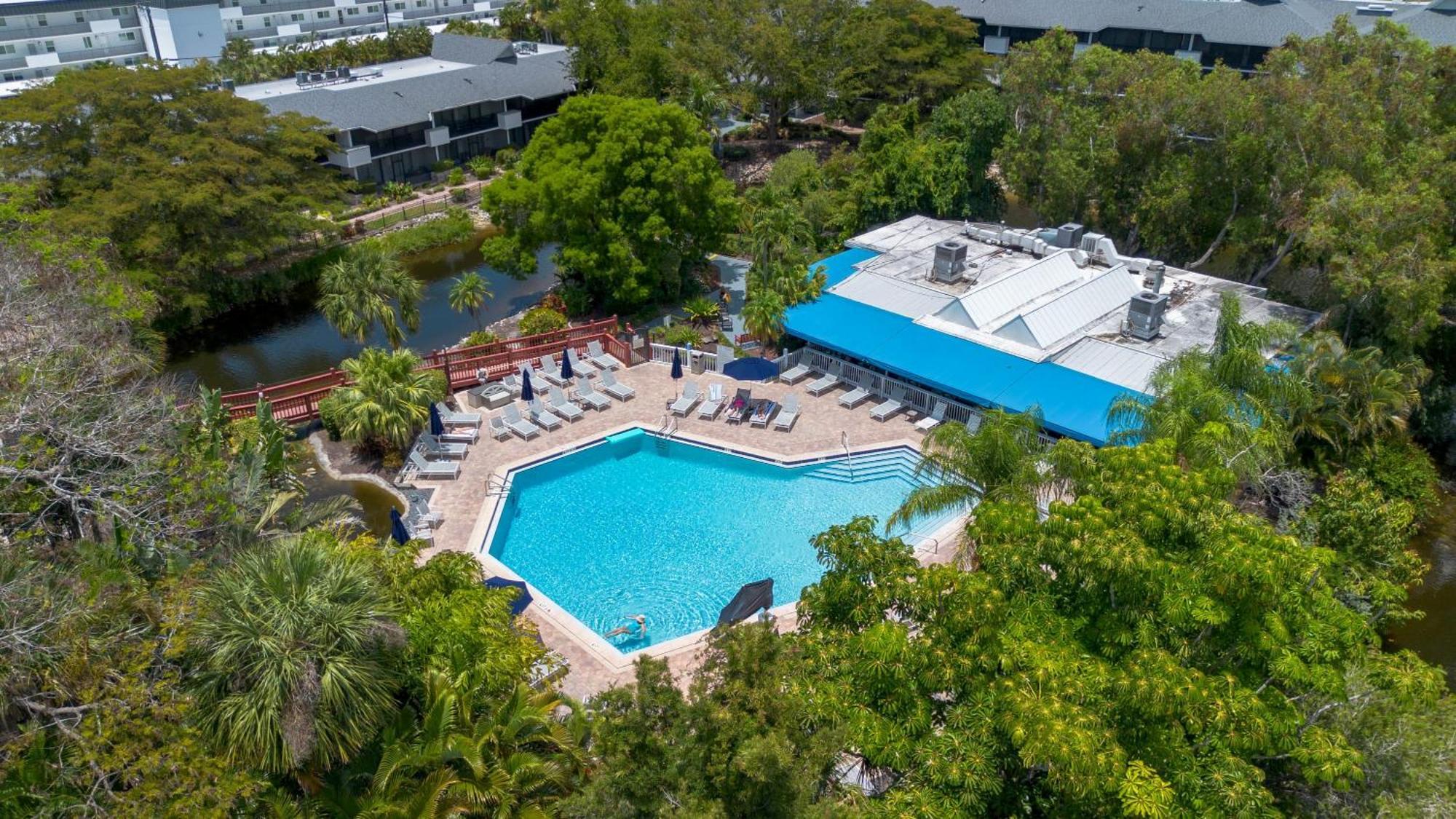 Park Shore - Pool & Bar Close To Holiday home *
