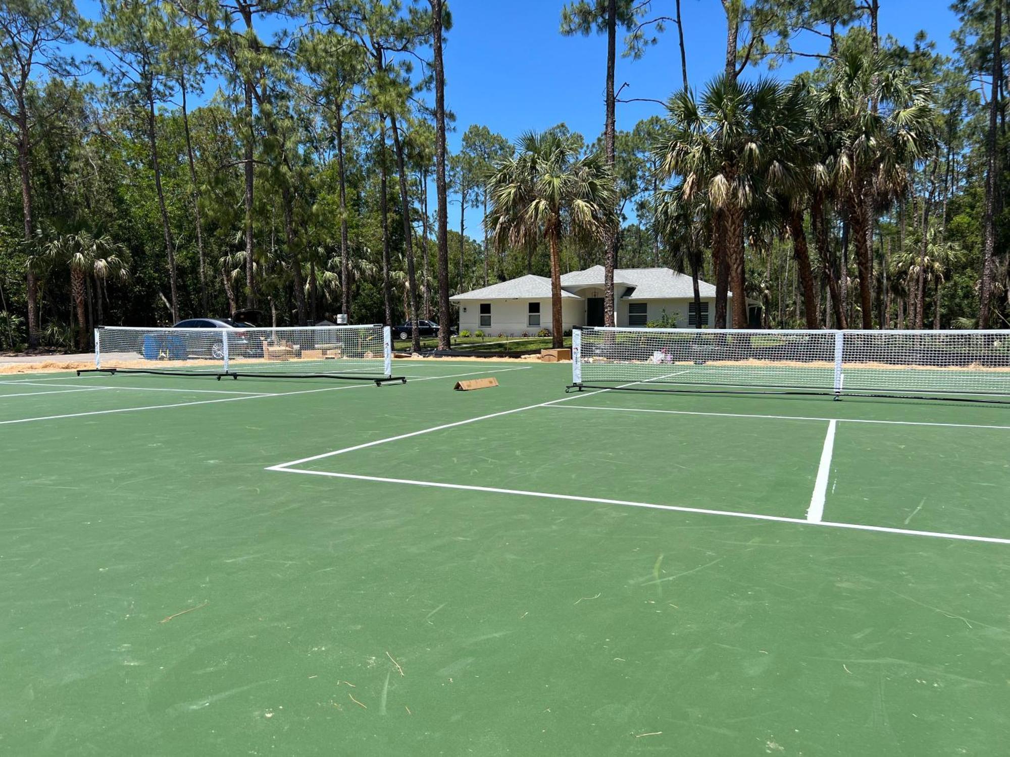 Luxury Family Pool, Jacuzzi, 2 Pickleball Court, Ping Pong Table Very Private Sleeps 8 * Naples