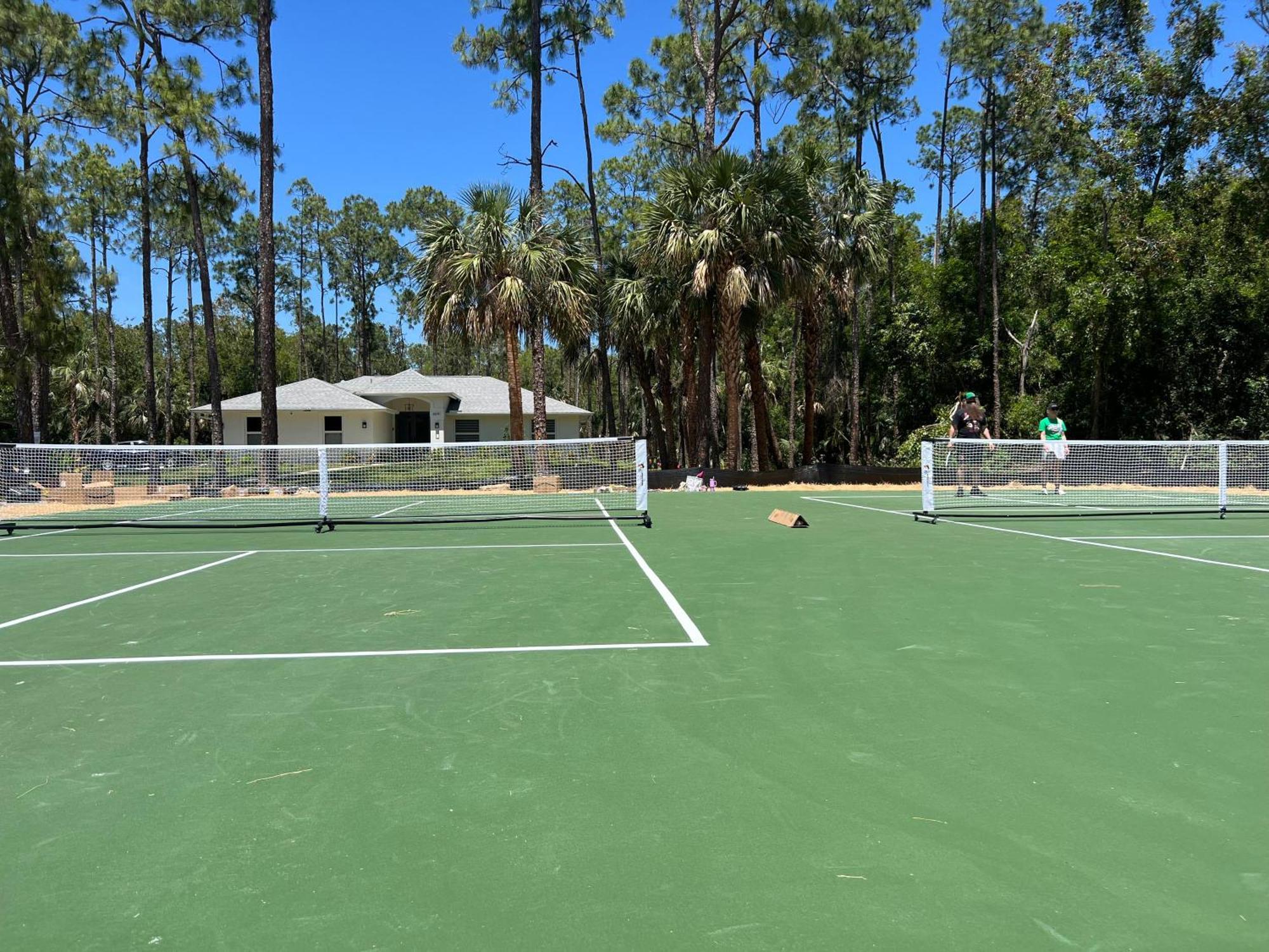 Luxury Family Pool, Jacuzzi, 2 Pickleball Court, Ping Pong Table Very Private Sleeps 8 Villa *