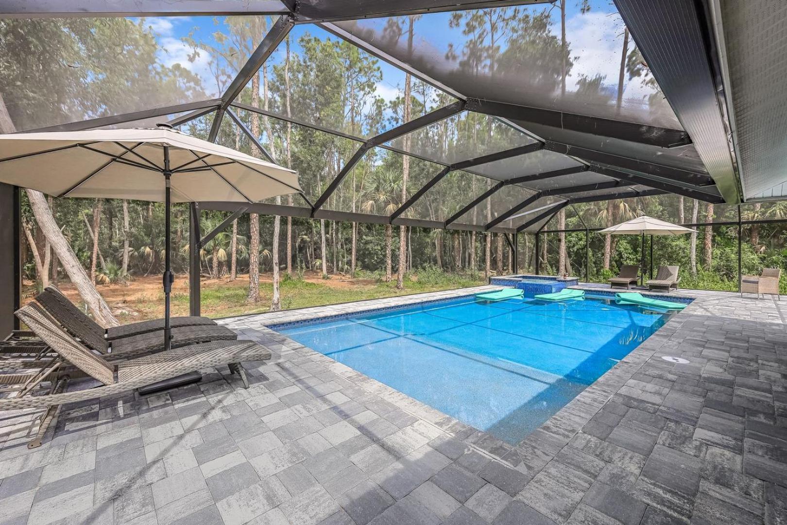 Luxury Family Pool, Jacuzzi, 2 Pickleball Court, Ping Pong Table Very Private Sleeps 8