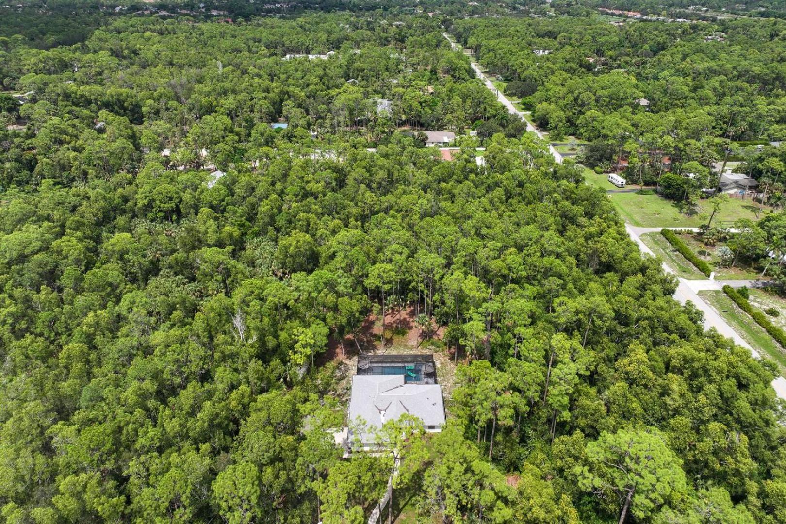 Luxury Family Pool, Jacuzzi, 2 Pickleball Court, Ping Pong Table Very Private Sleeps 8 Villa Naples