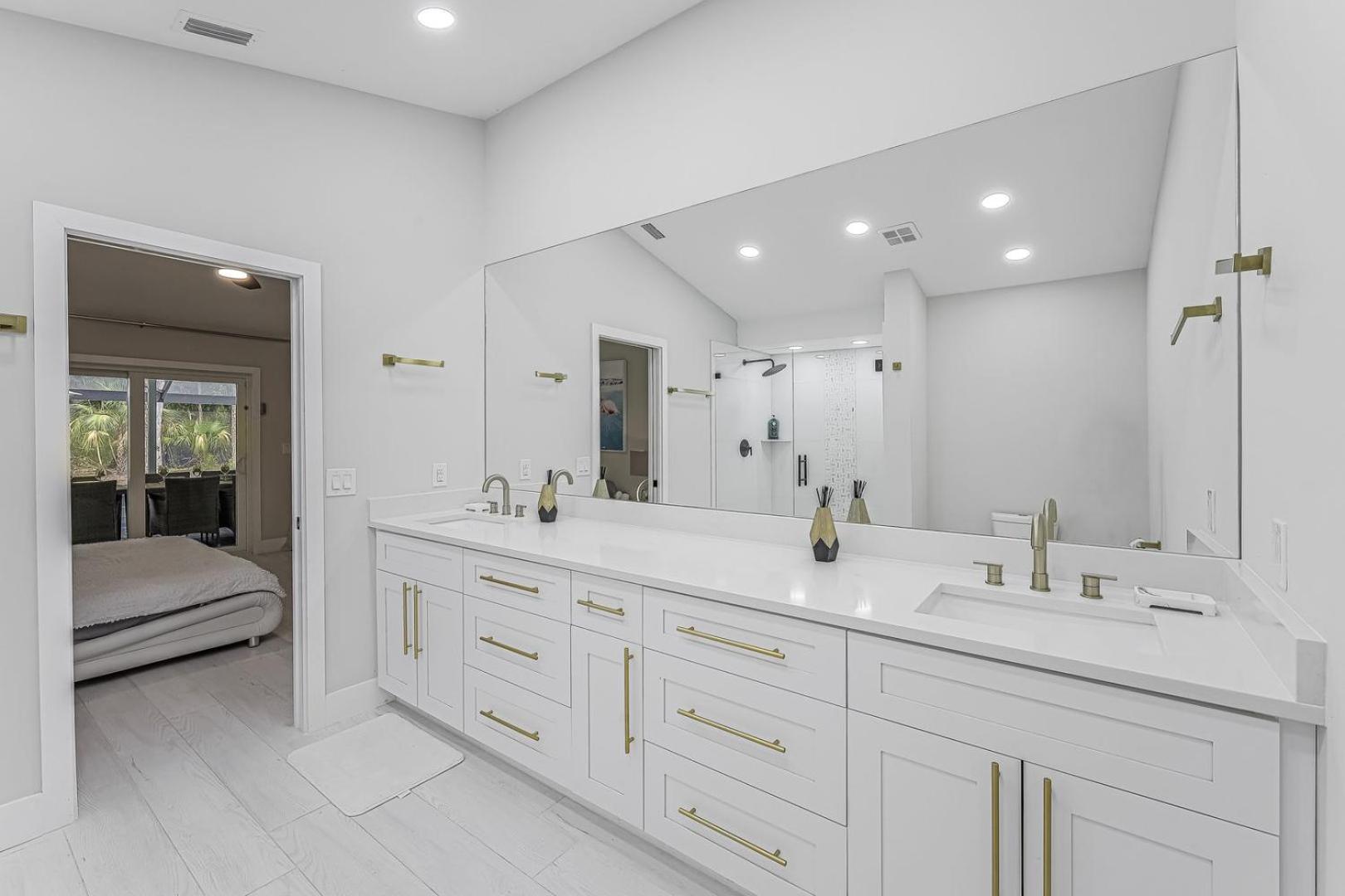Villa Luxury Family Pool, Jacuzzi, 2 Pickleball Court, Ping Pong Table Very Private Sleeps 8 Naples
