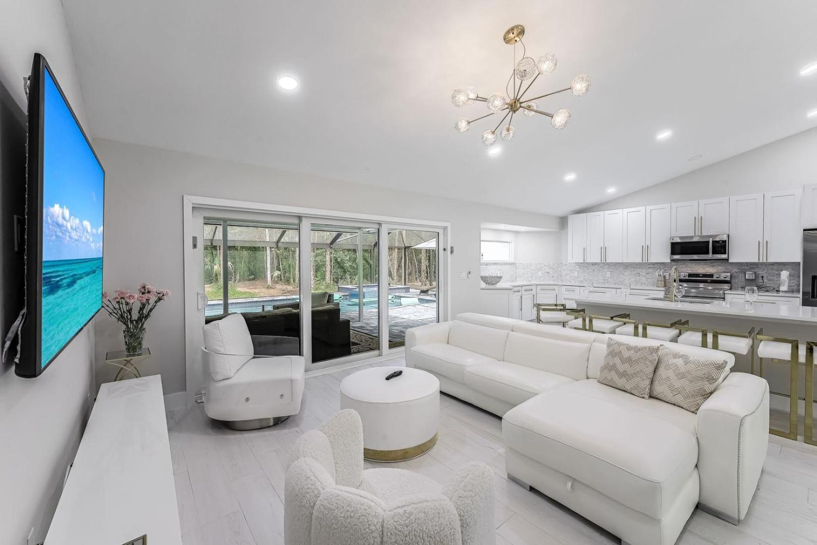 Villa Luxury Family Pool, Jacuzzi, 2 Pickleball Court, Ping Pong Table Very Private Sleeps 8