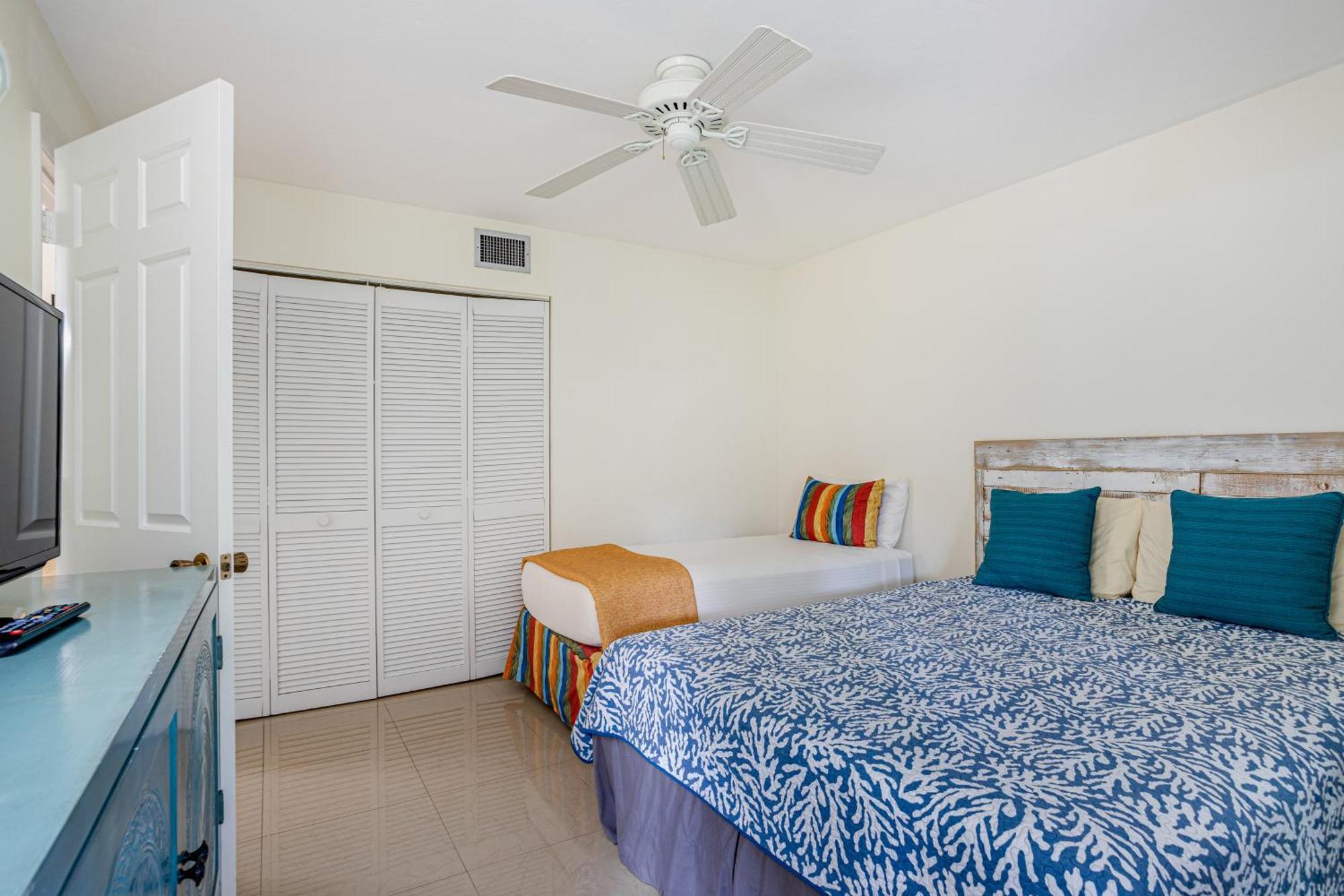 Holiday home Sandy Shores *