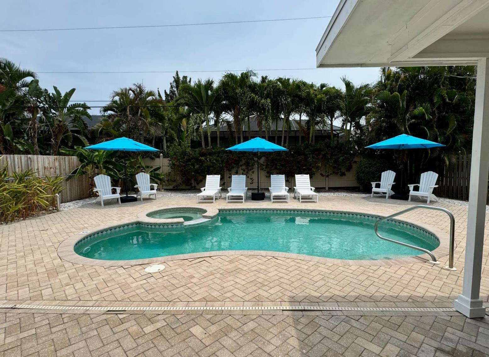 Relax Poolside & Walk Or Bike To The From Amazing Pool Home! Holiday home Naples