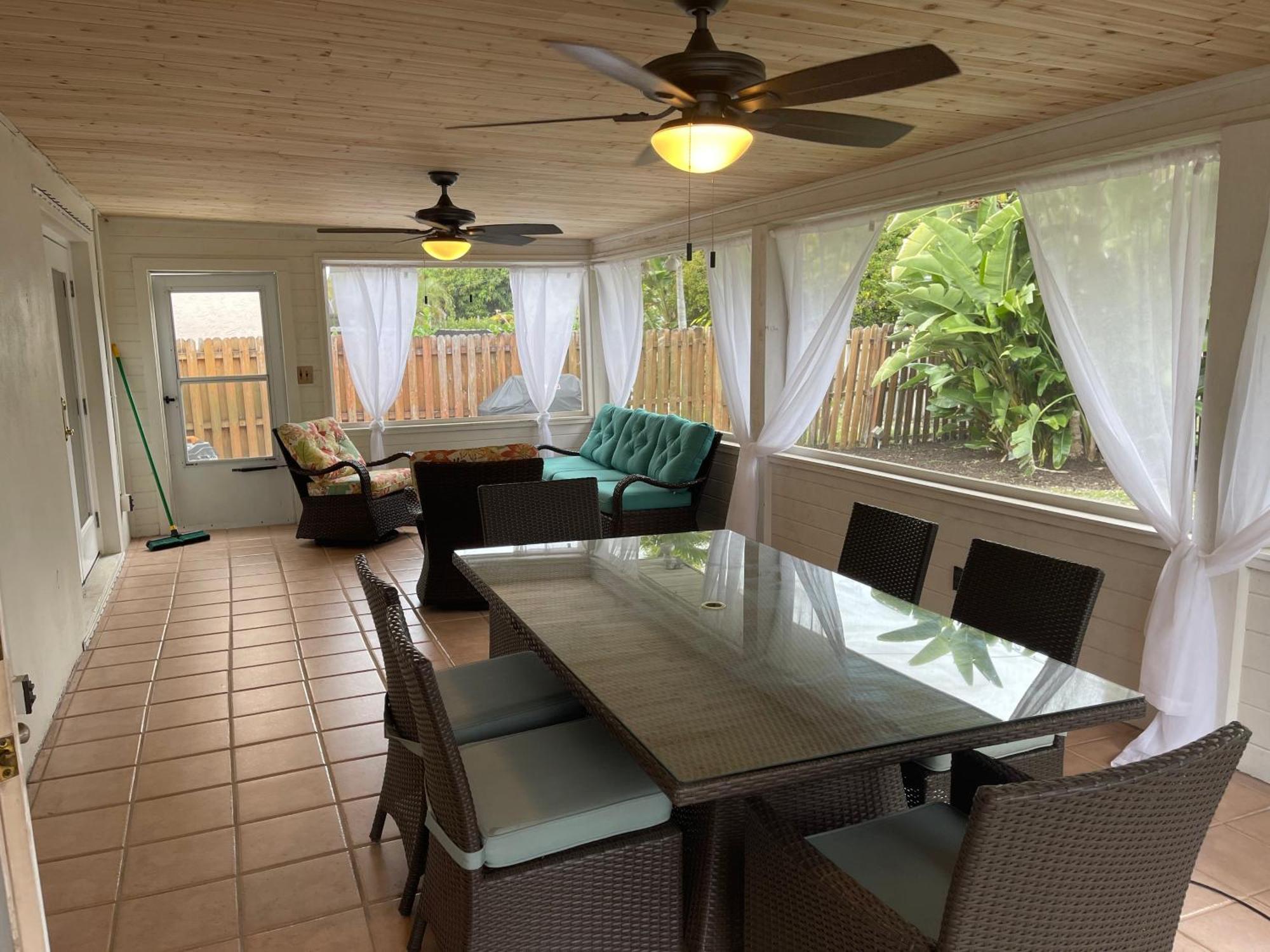 Holiday home Recently Renovated House With Fenced In Yard *
