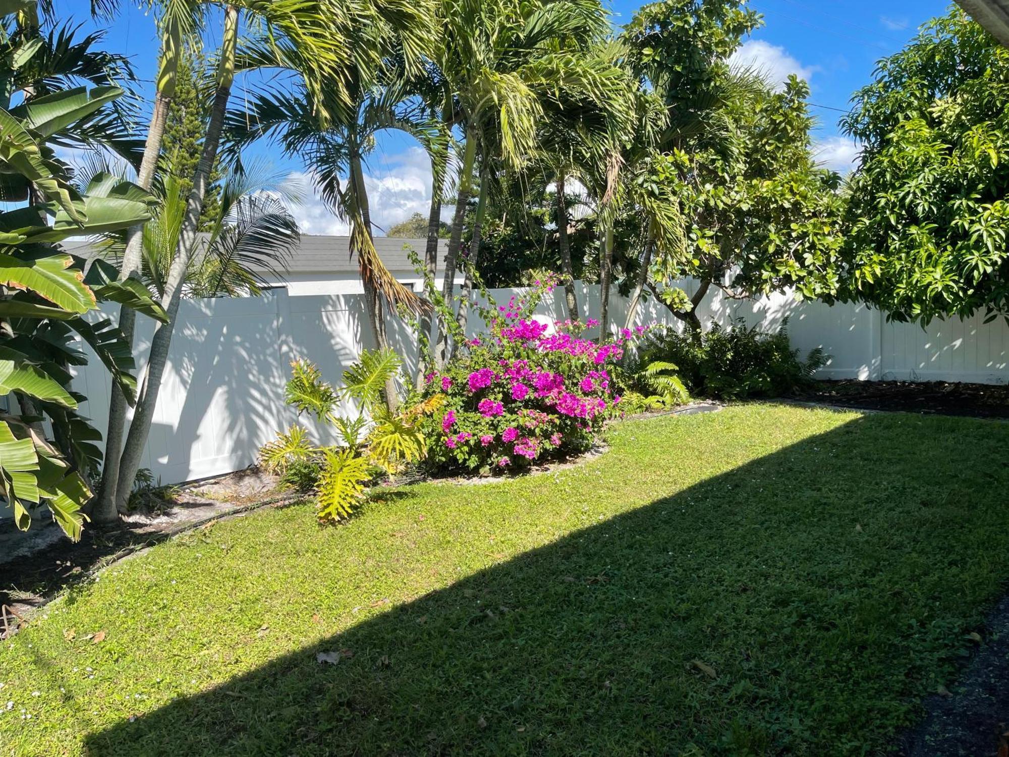 Recently Renovated House With Fenced In Yard Naples