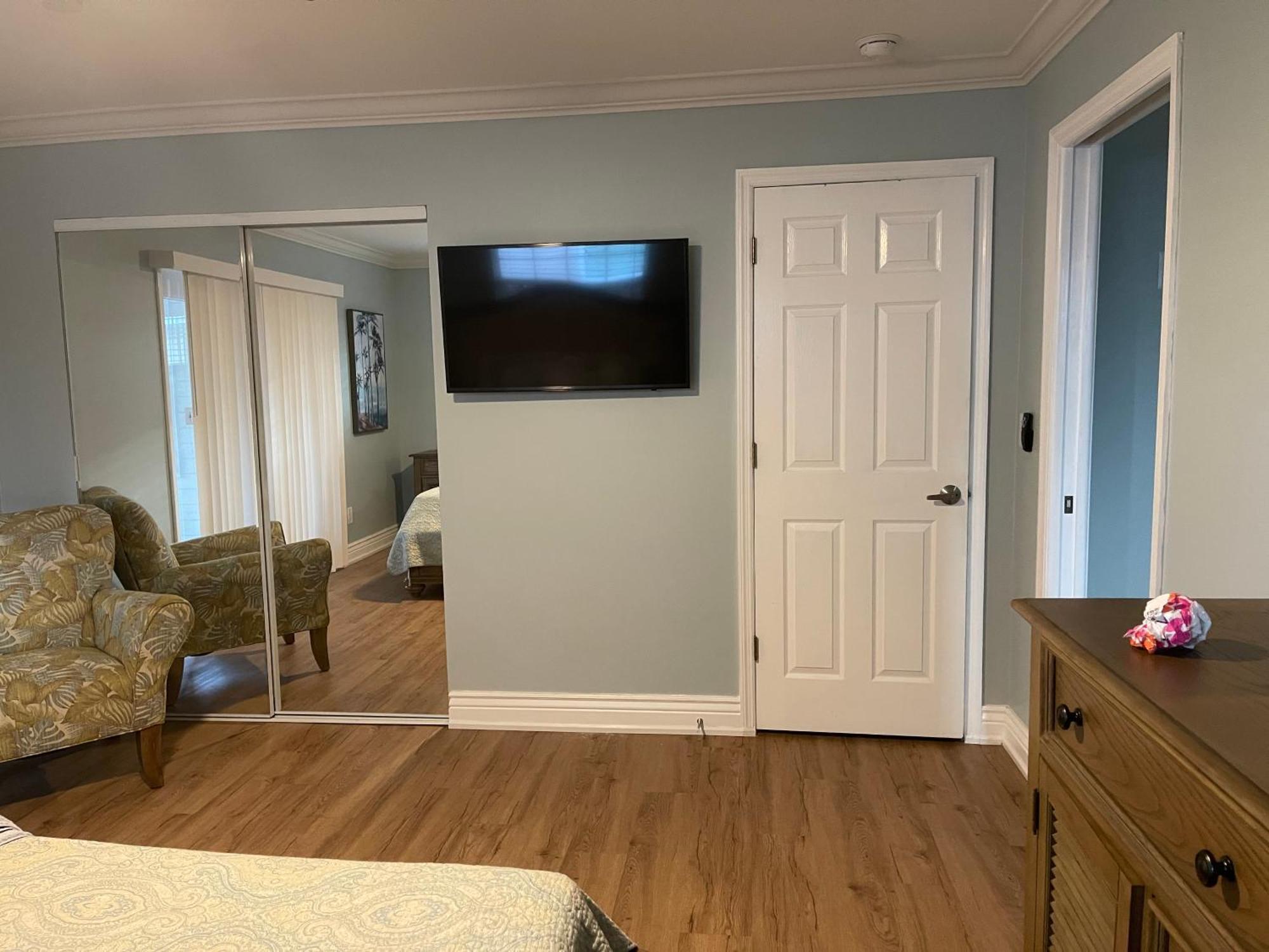 Recently Renovated House With Fenced In Yard Naples