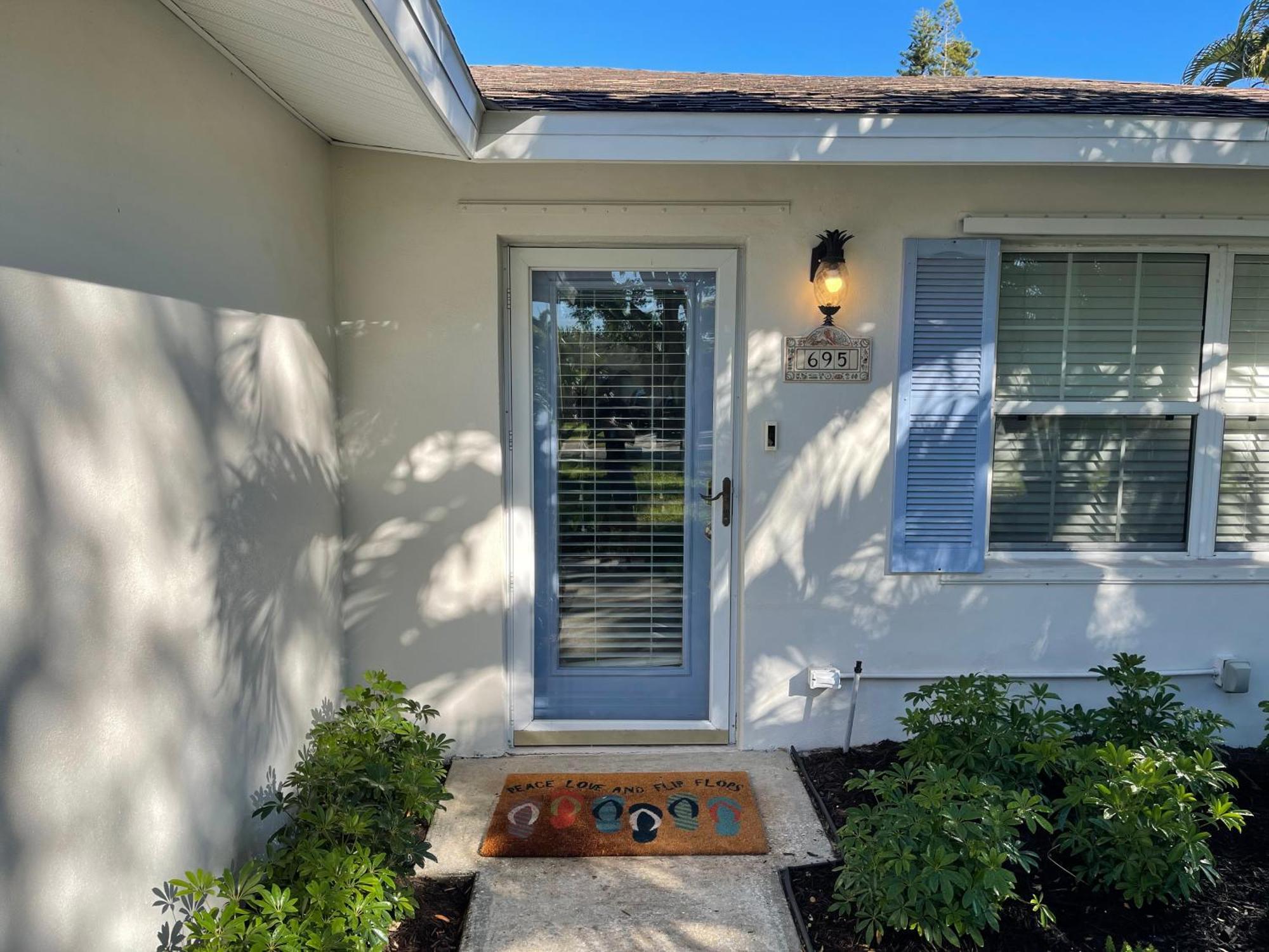 Holiday home Recently Renovated House With Fenced In Yard *