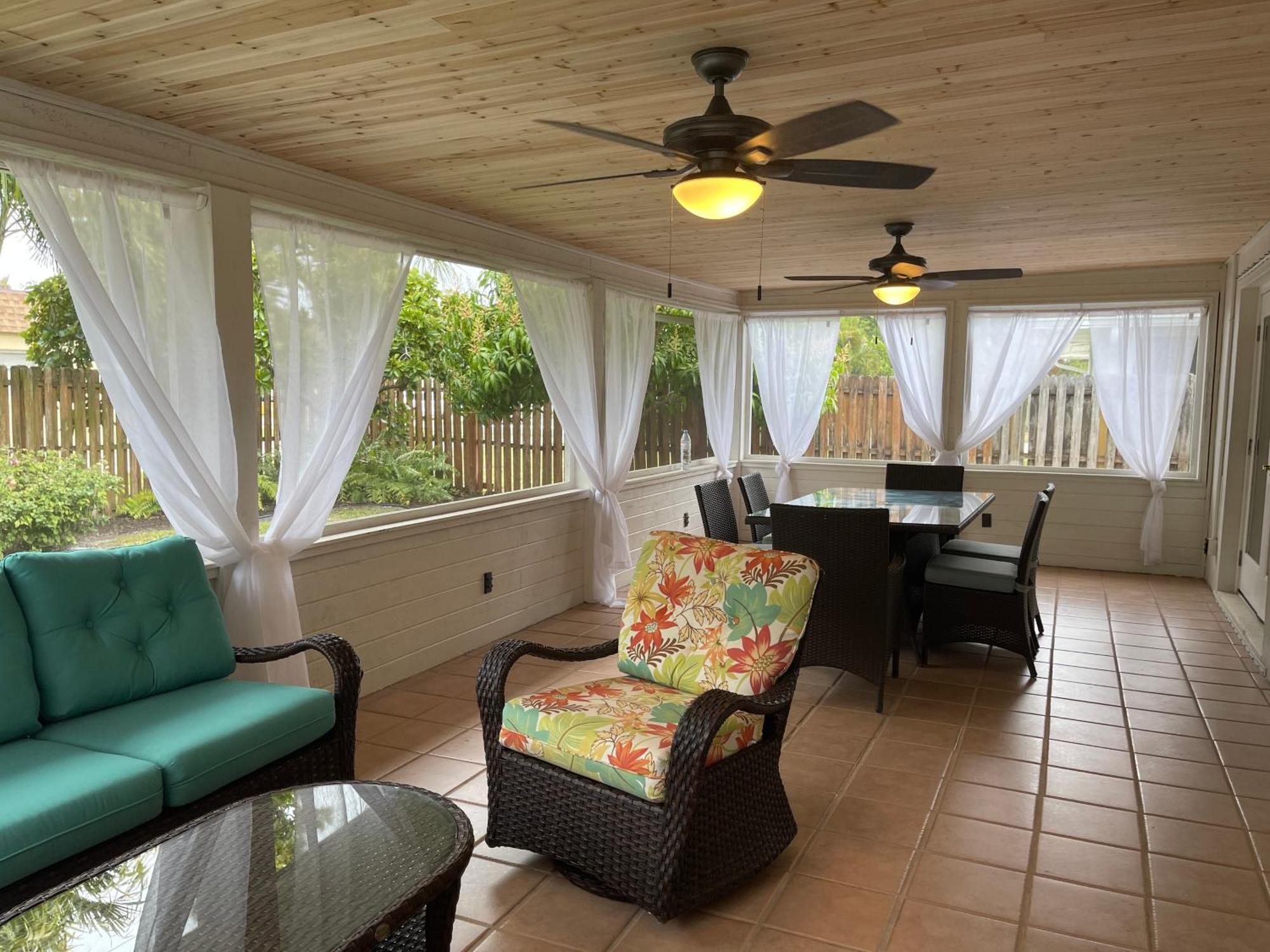 Recently Renovated House With Fenced In Yard Holiday home Naples