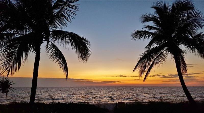 Amazing With Hot Tub Jacuzzi, Bbq, Pool Table - 1 Mile To Beach!