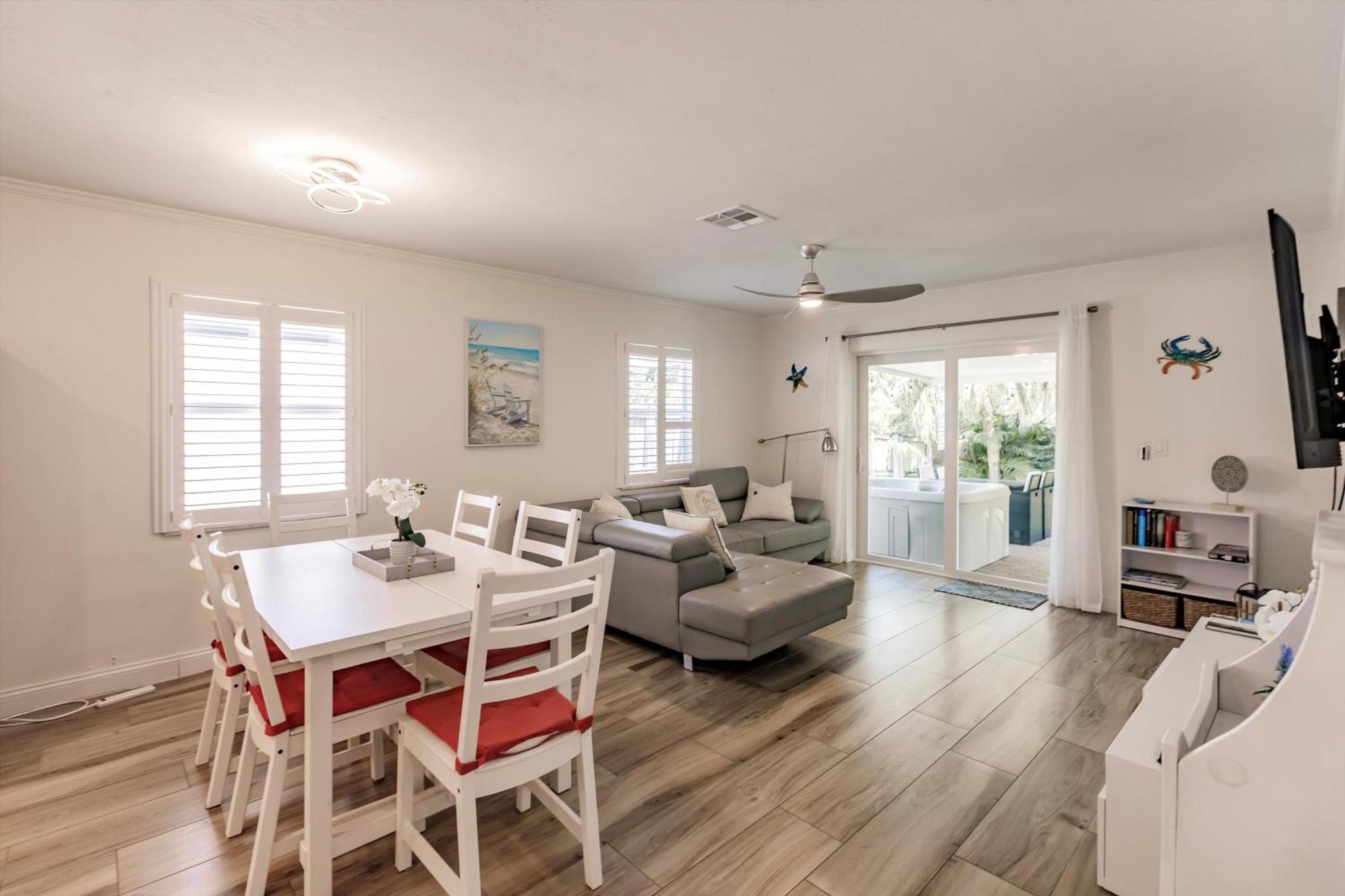 Amazing With Hot Tub Jacuzzi, Bbq, Pool Table - 1 Mile To Beach! *
