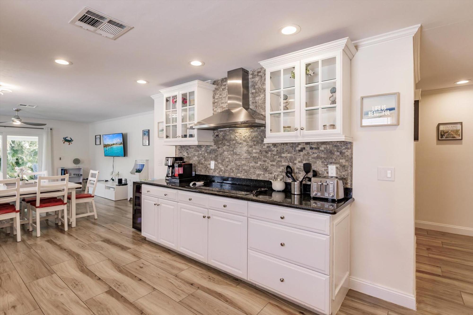 Amazing With Hot Tub Jacuzzi, Bbq, Pool Table - 1 Mile To Beach! Holiday home Naples