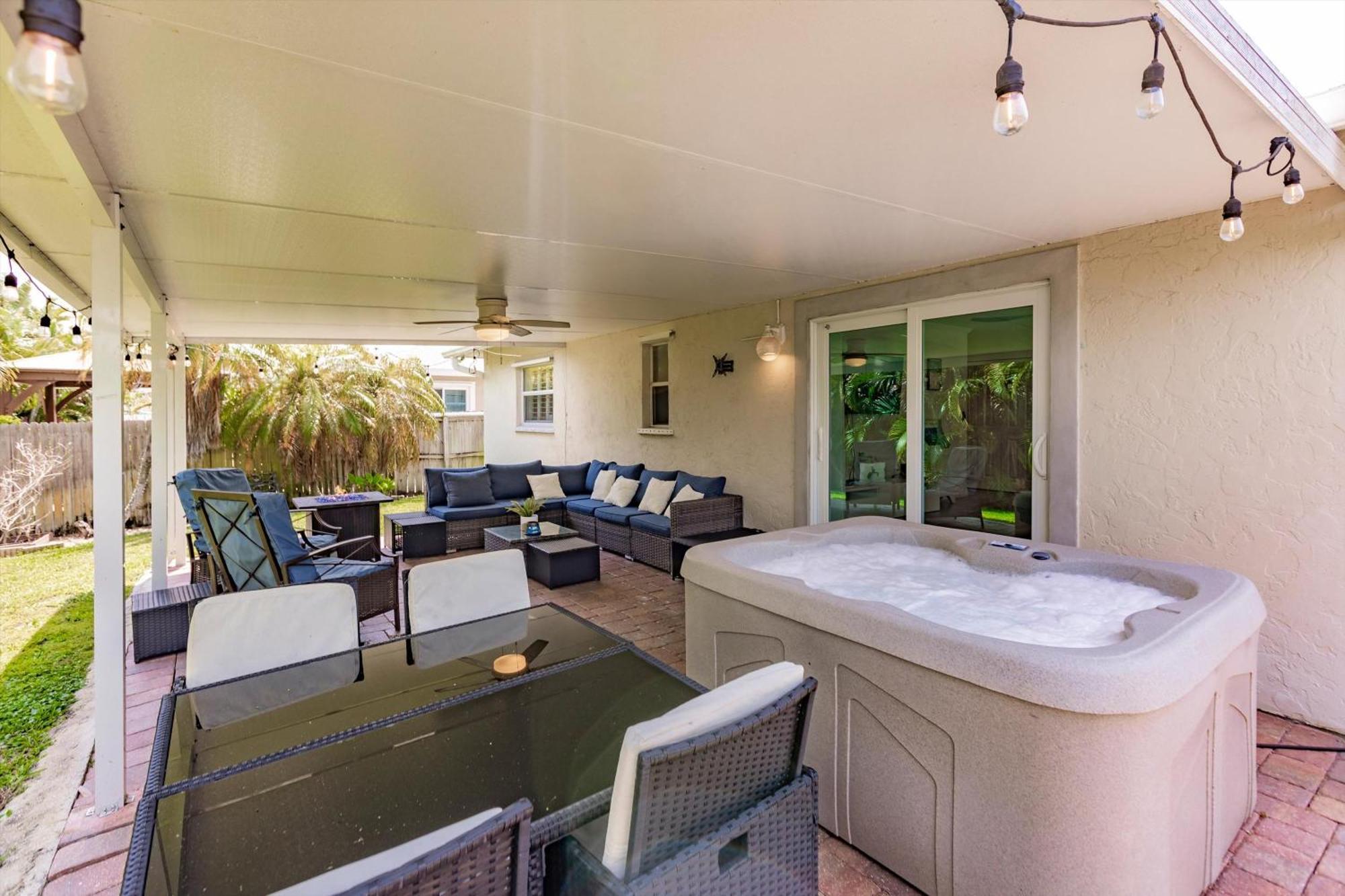 Amazing With Hot Tub Jacuzzi, Bbq, Pool Table - 1 Mile To Beach! Holiday home Naples