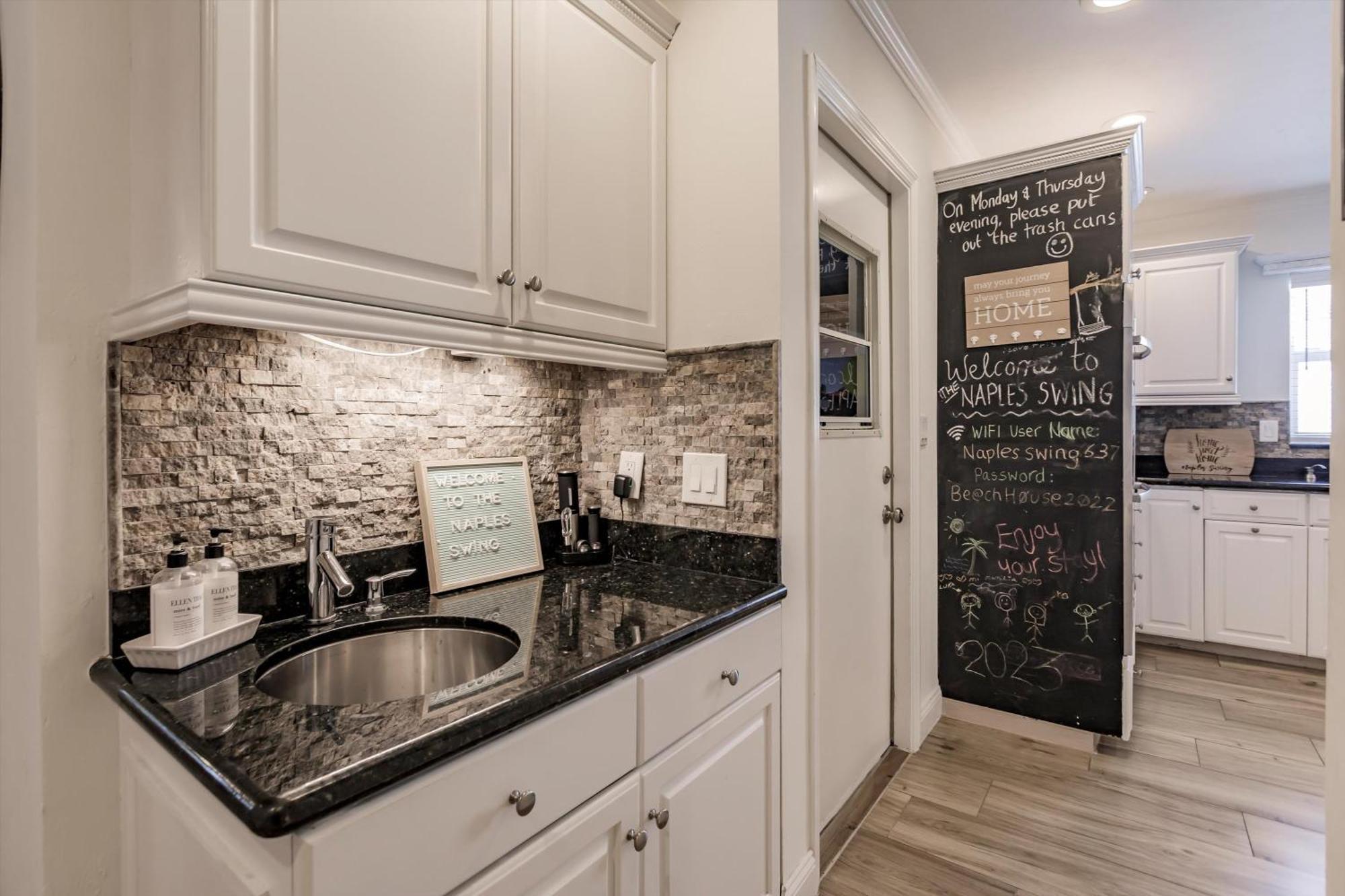 Amazing With Hot Tub Jacuzzi, Bbq, Pool Table - 1 Mile To Beach!