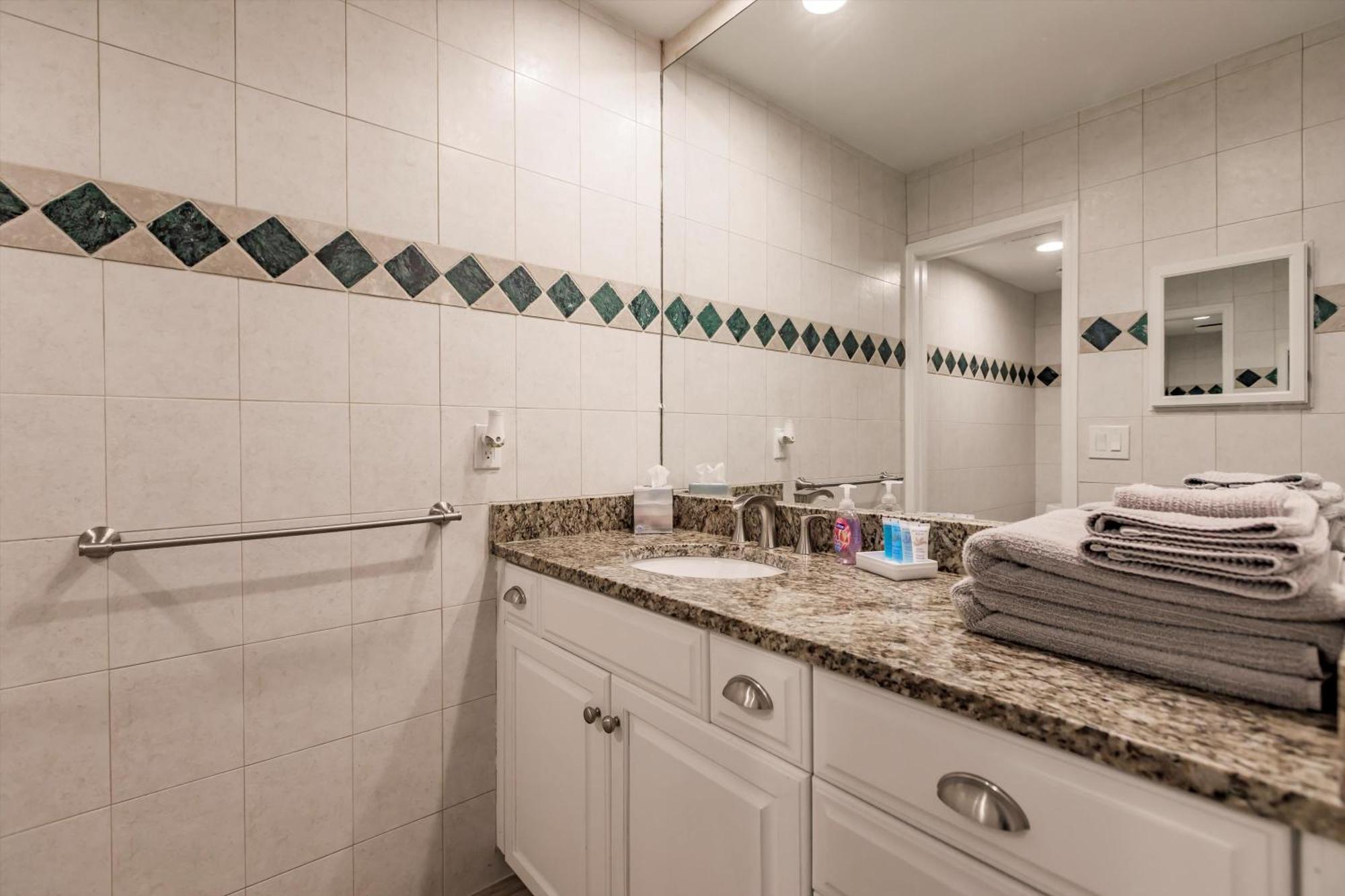 Amazing With Hot Tub Jacuzzi, Bbq, Pool Table - 1 Mile To Beach! *