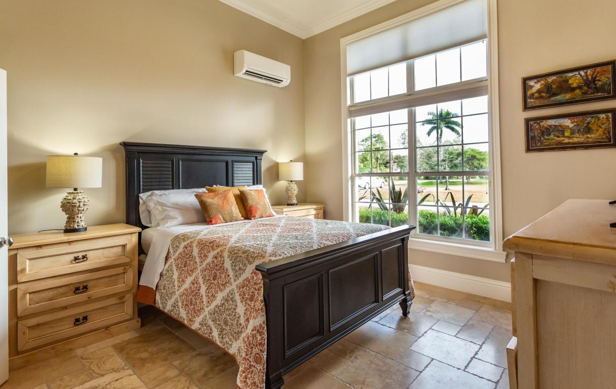 Knickerbocker Estate Home, 9 Private * Naples