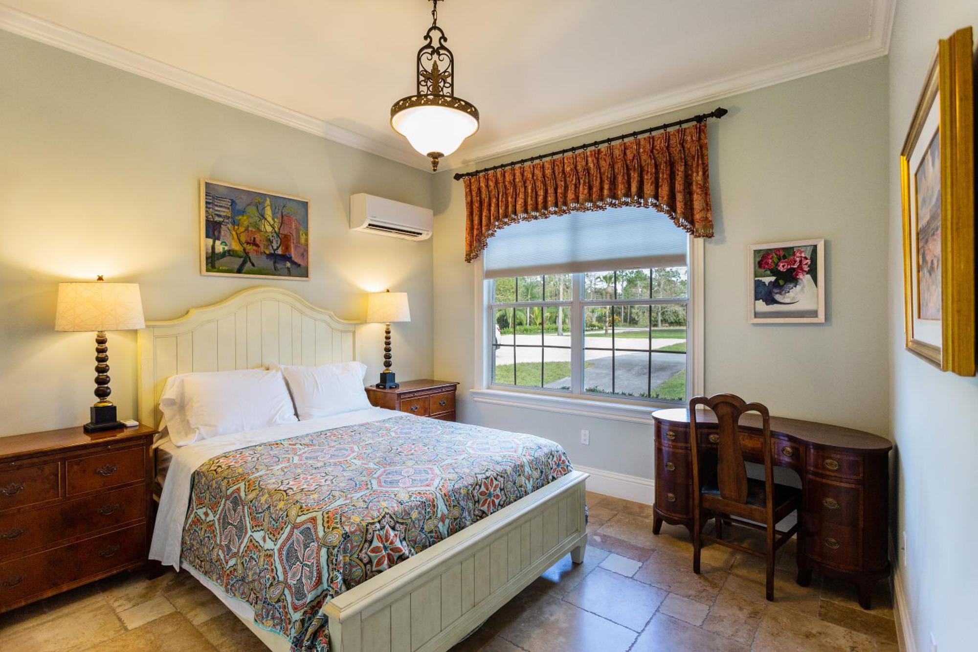 Knickerbocker Estate Home, 9 Private *