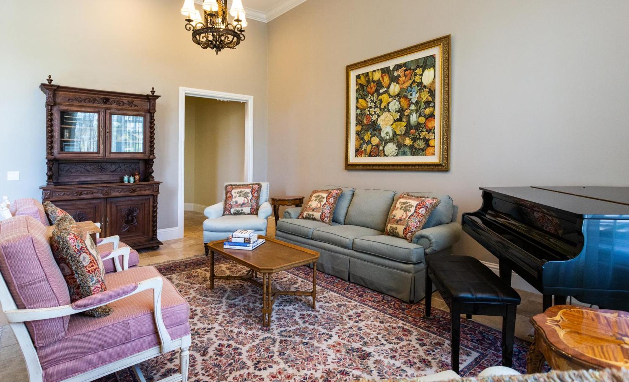 Knickerbocker Estate Home, 9 Private *