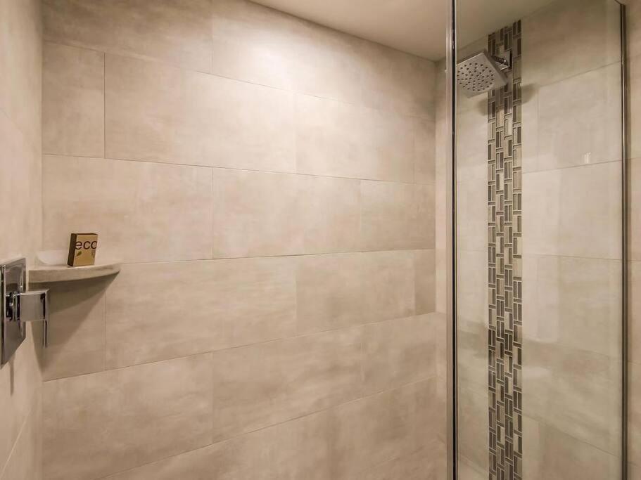 Park Shore Modern Floor 2 Bed 2 Bath