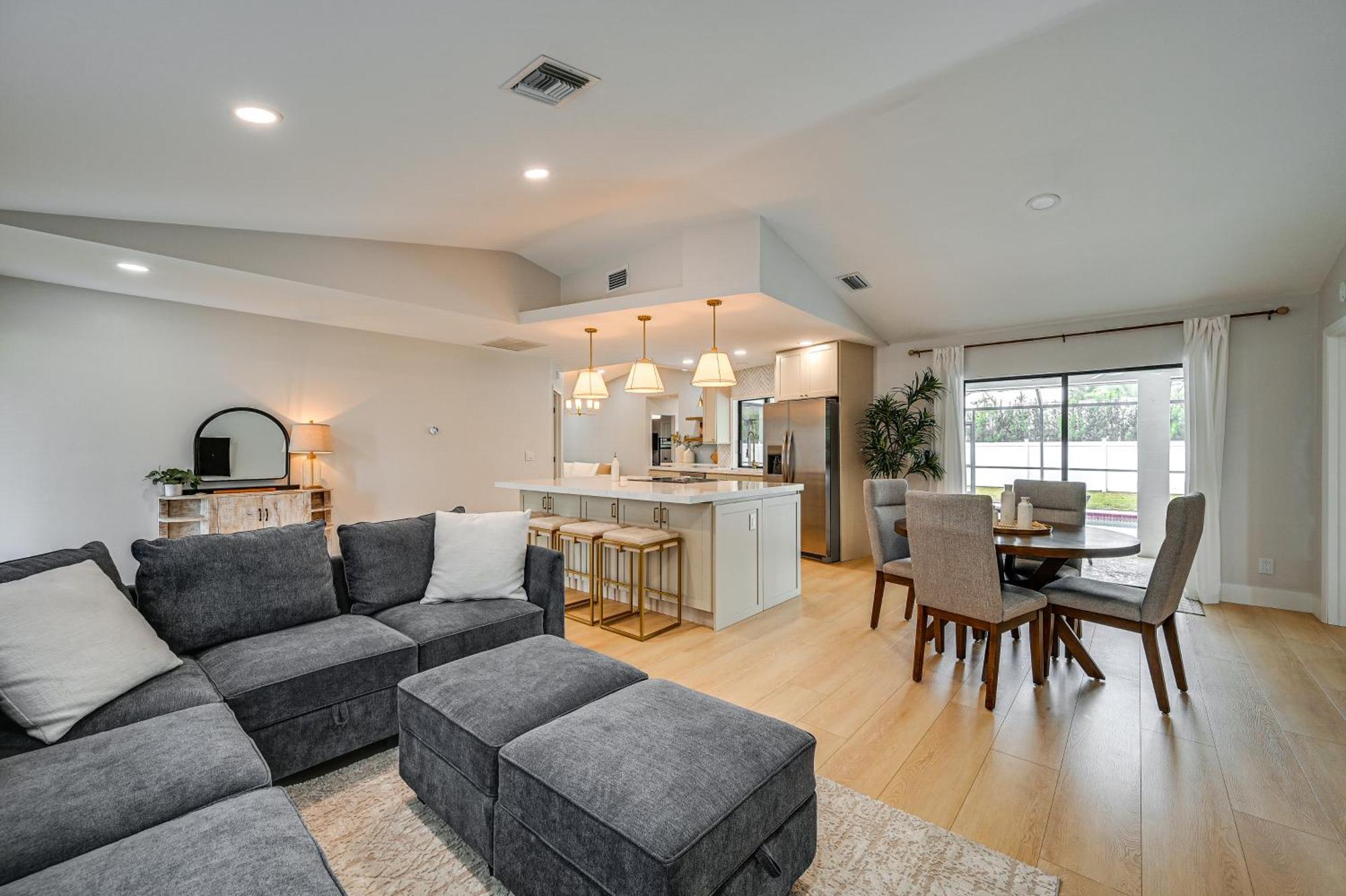 Holiday home Chic With Pool And Hot Tub, 4 Mi To Beach!