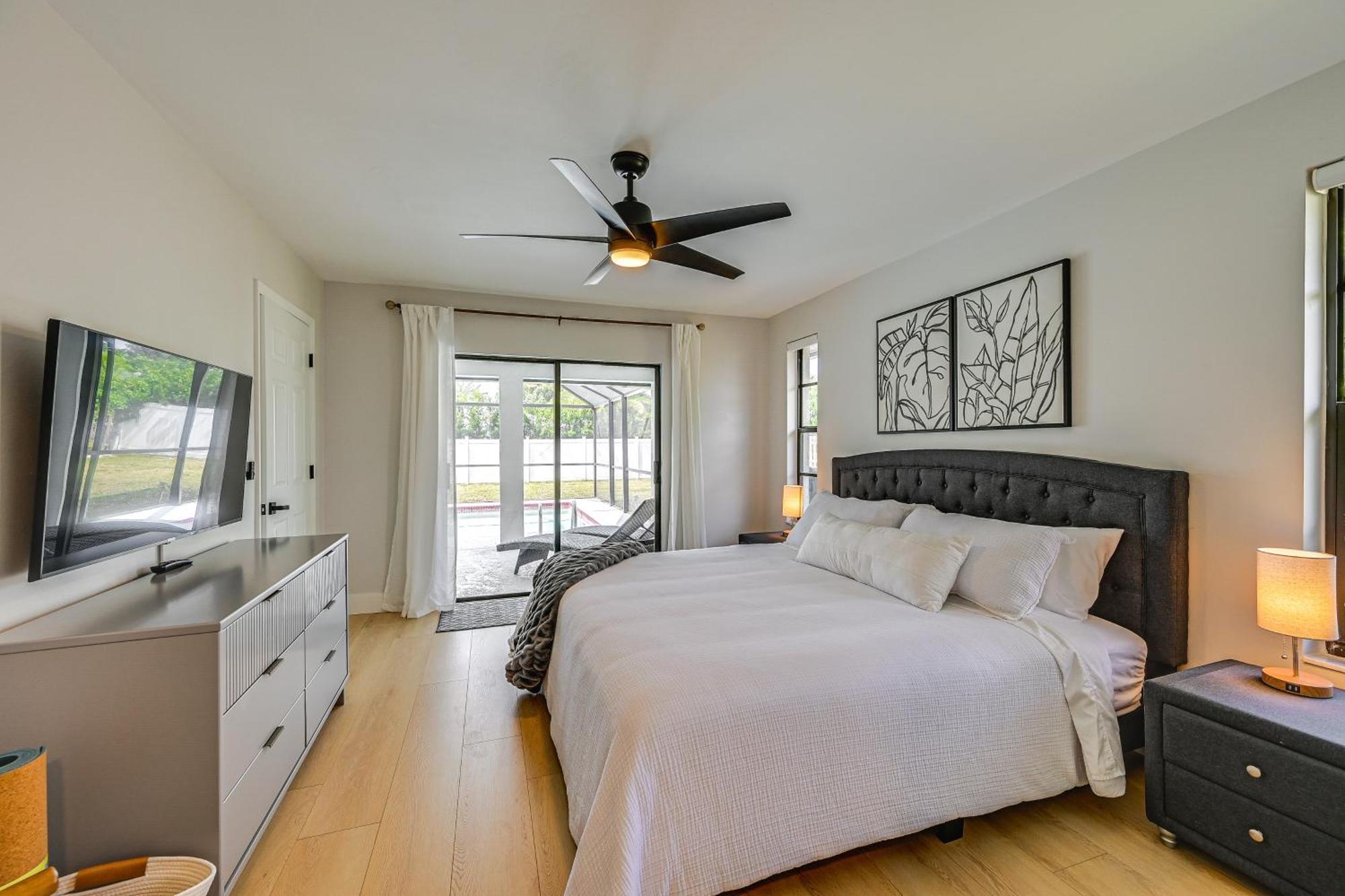 Holiday home Chic With Pool And Hot Tub, 4 Mi To Beach! *