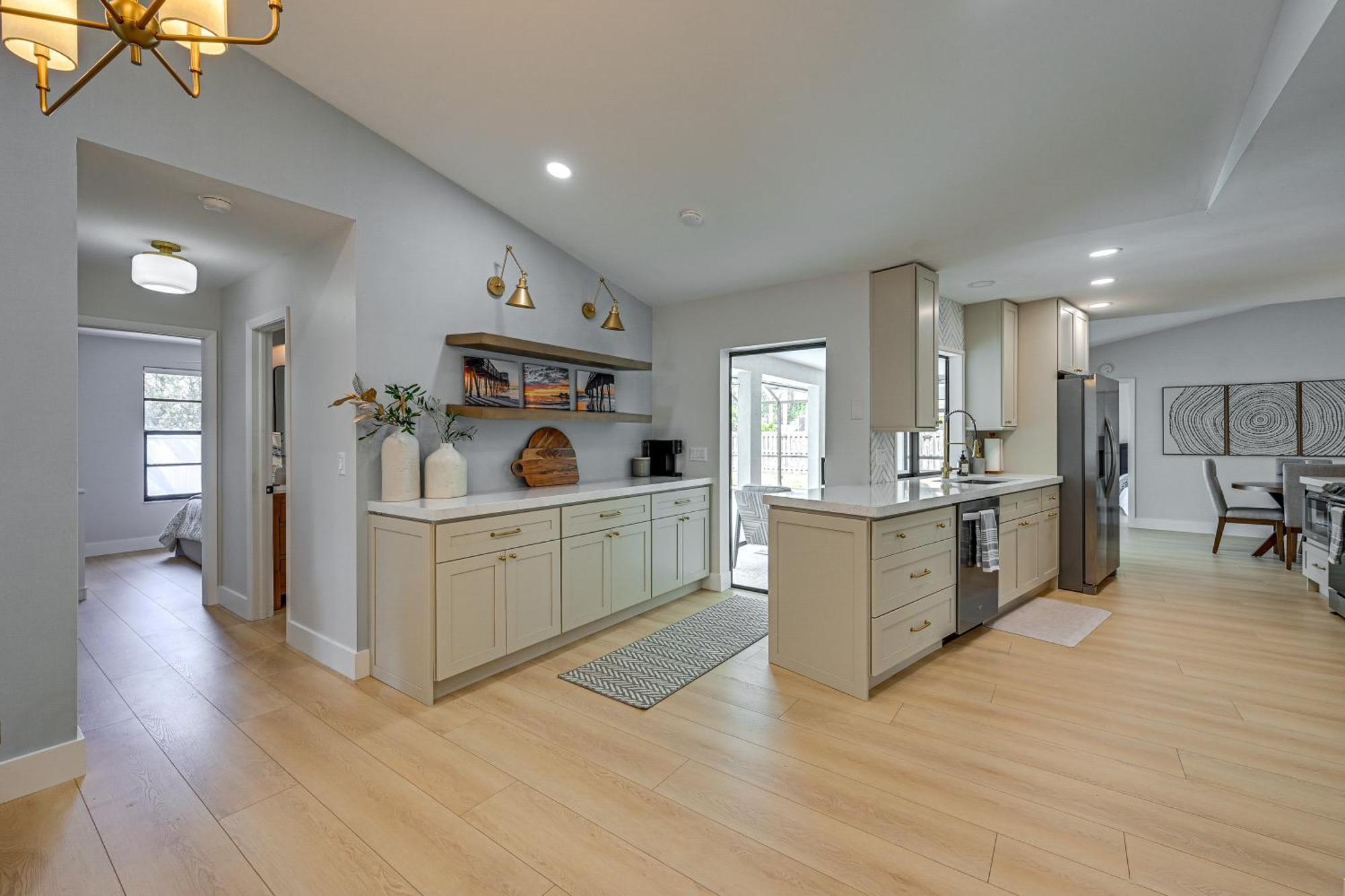 Chic With Pool And Hot Tub, 4 Mi To Beach! Holiday home