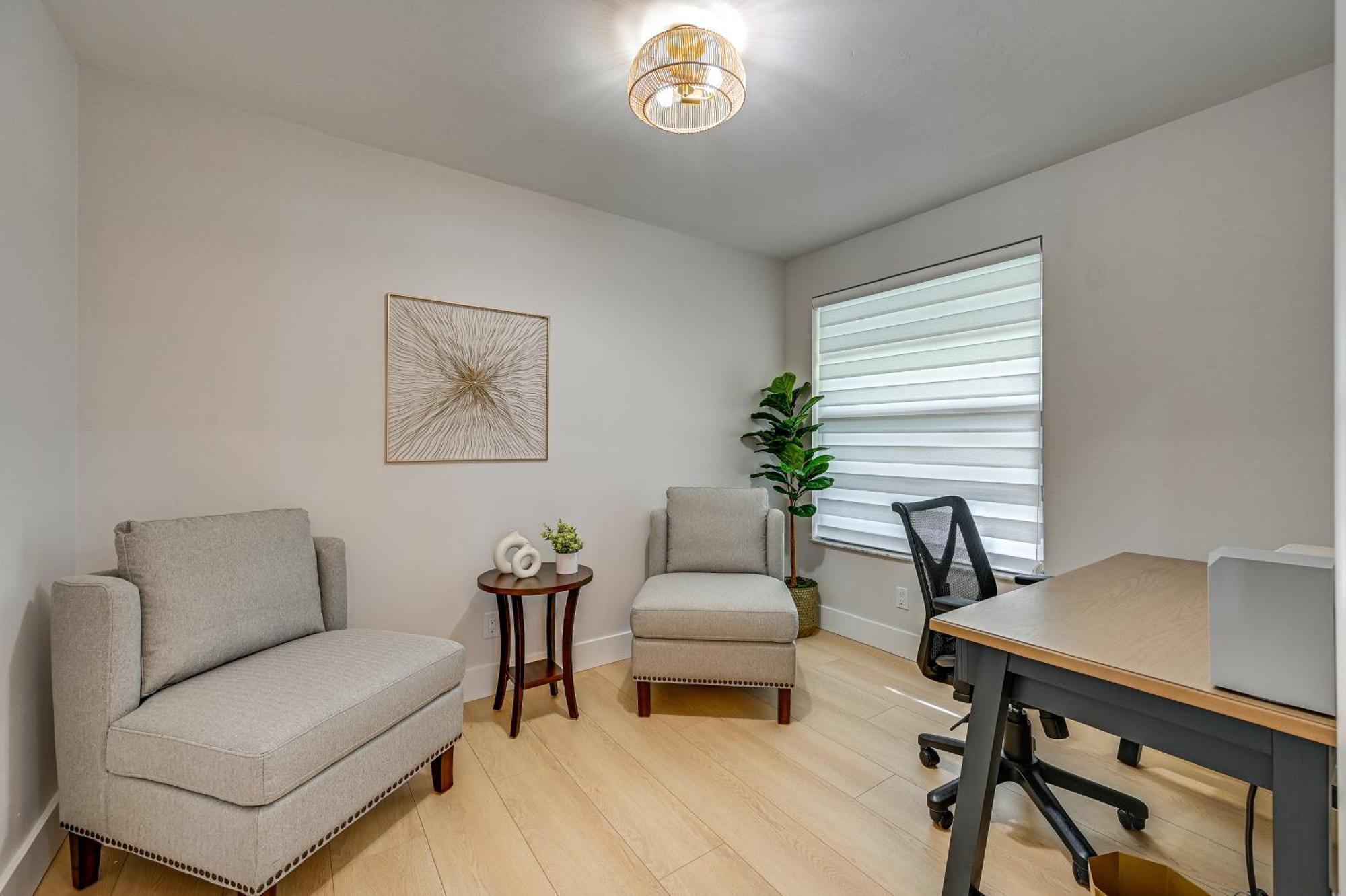 Holiday home Chic With Pool And Hot Tub, 4 Mi To Beach!