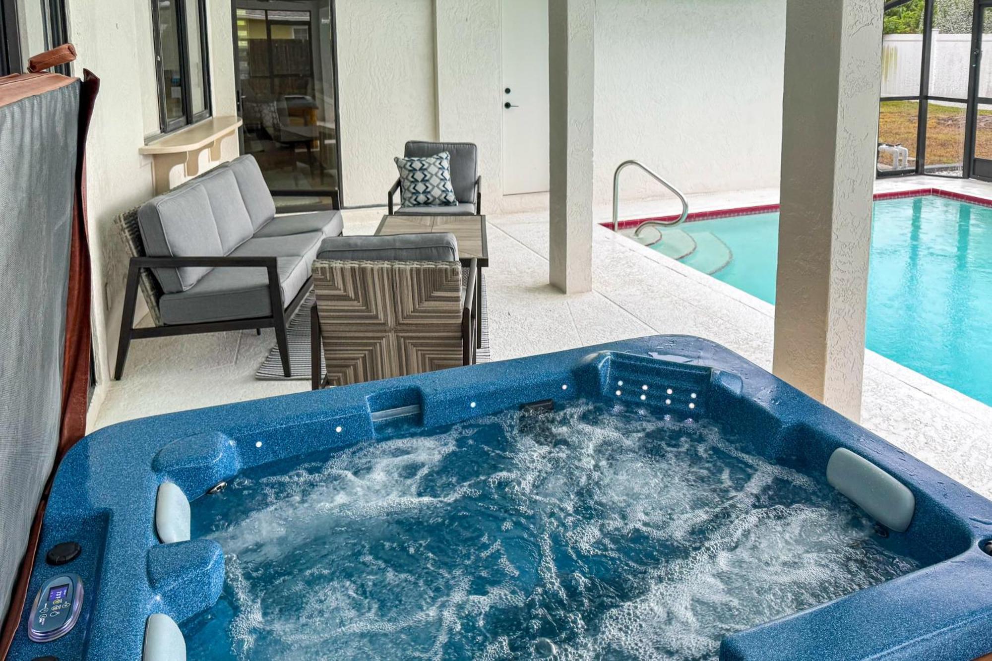 Chic With Pool And Hot Tub, 4 Mi To Beach! Holiday home *