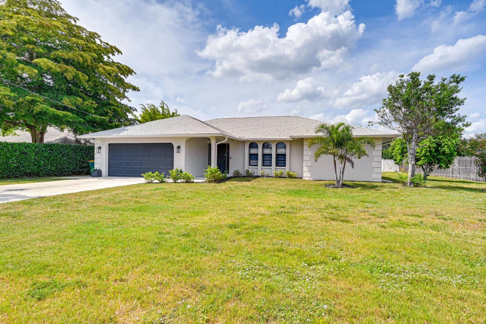 Chic With Pool And Hot Tub, 4 Mi To Beach! Holiday home