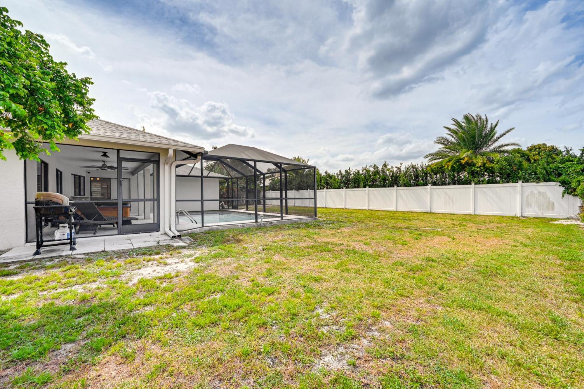 Chic With Pool And Hot Tub, 4 Mi To Beach! Holiday home Naples