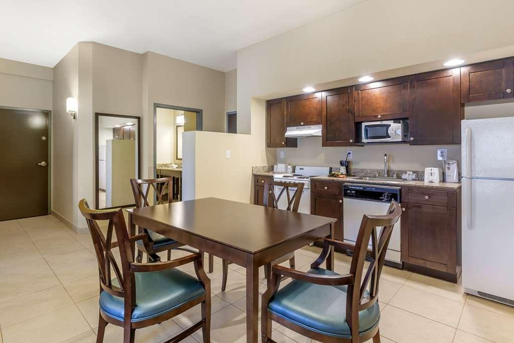 Western Naples Plaza
