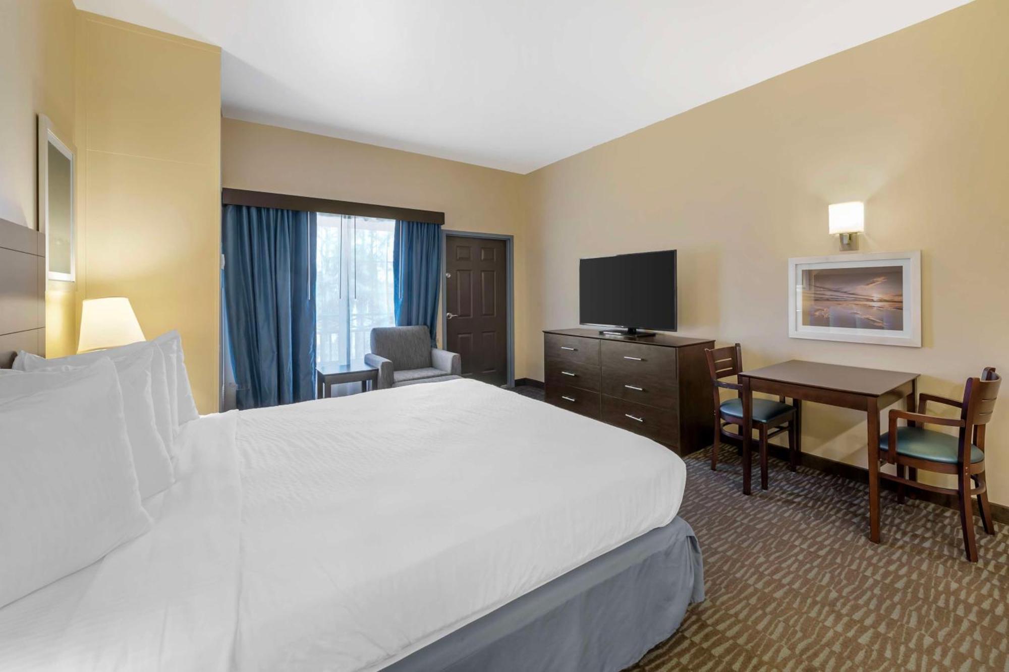 Western Naples Plaza 3*