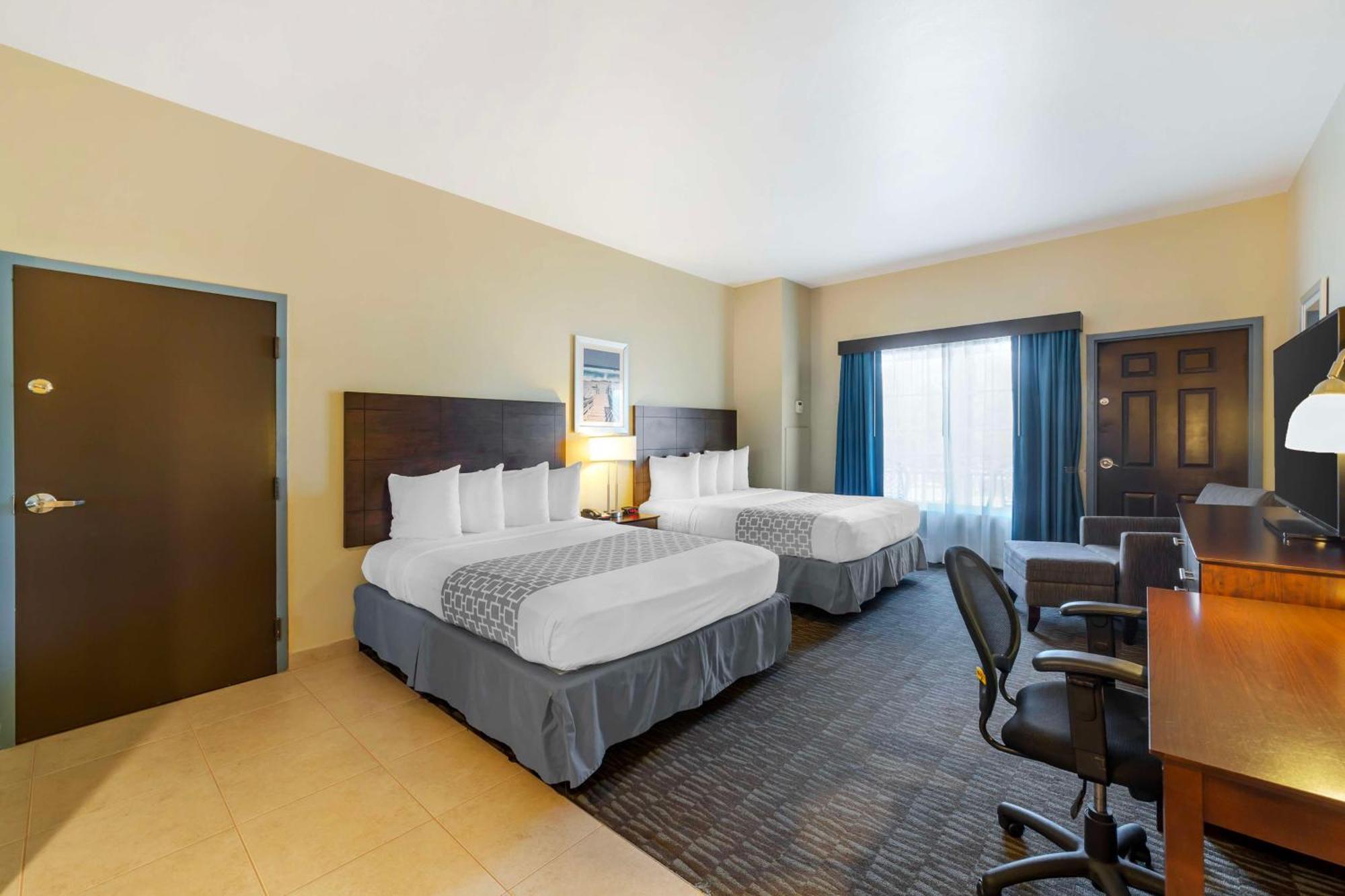Western Naples Plaza 3* Vineyards