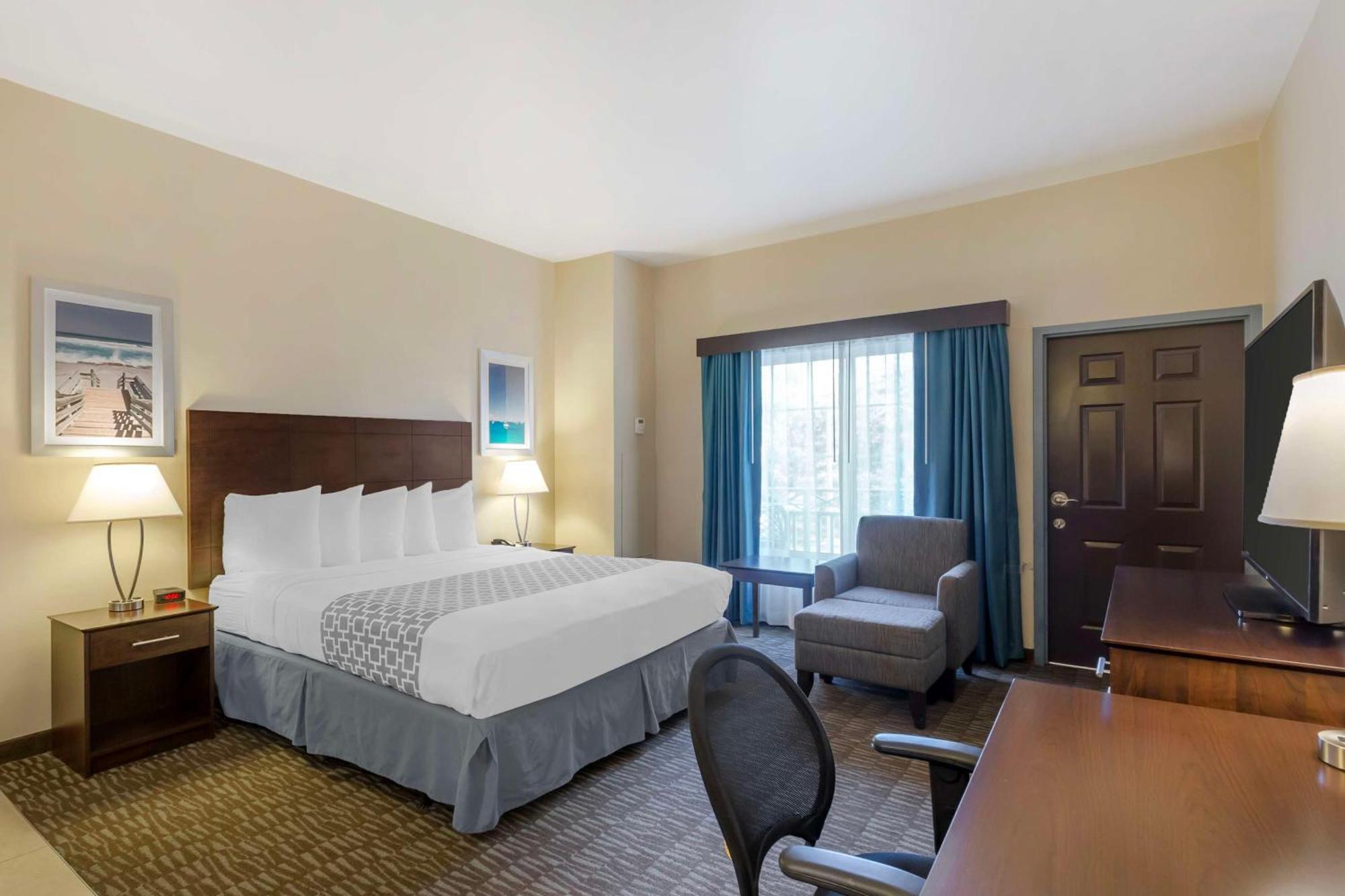 Western Naples Plaza 3* Vineyards