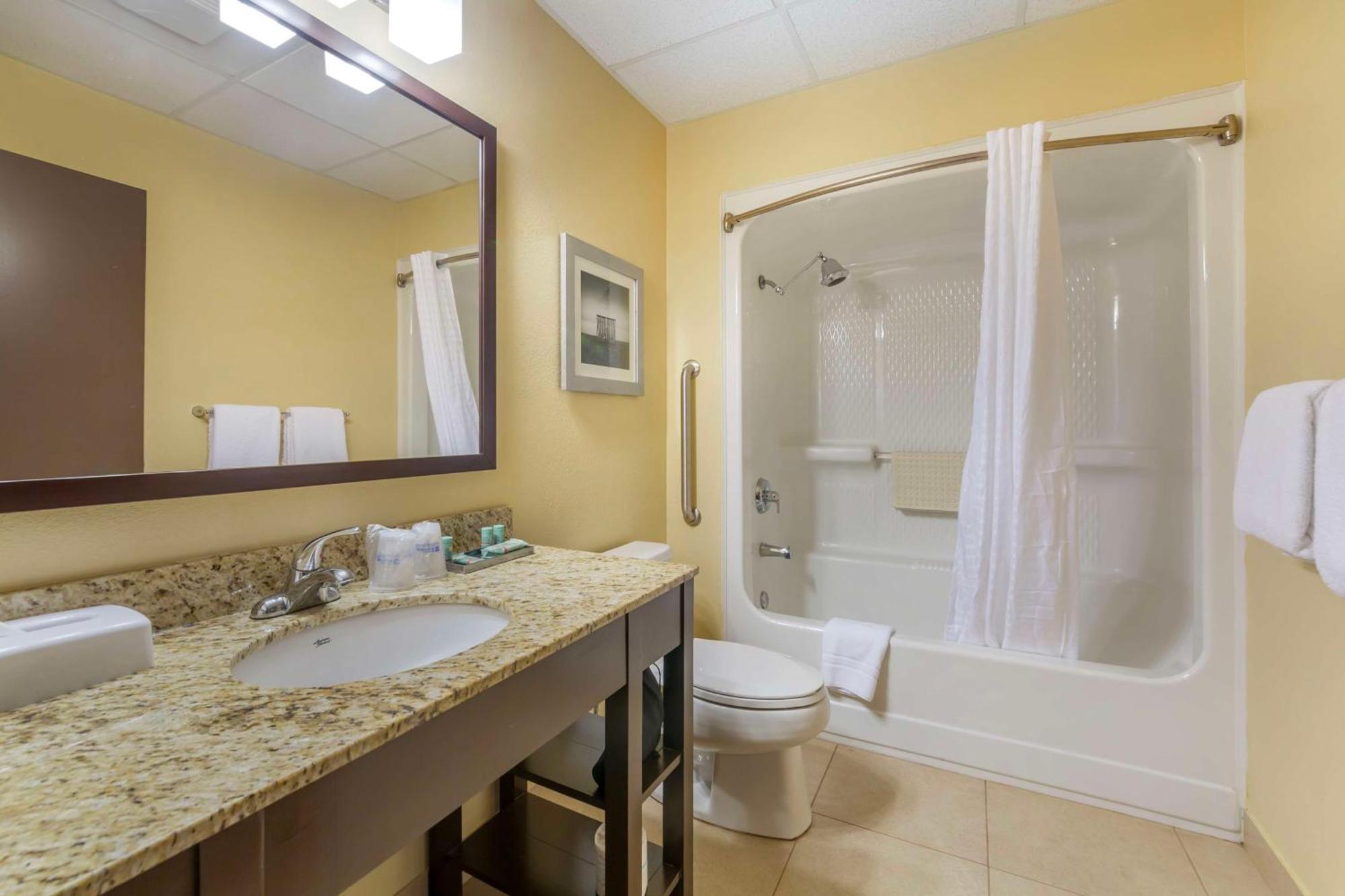 Western Naples Plaza Hotel Vineyards