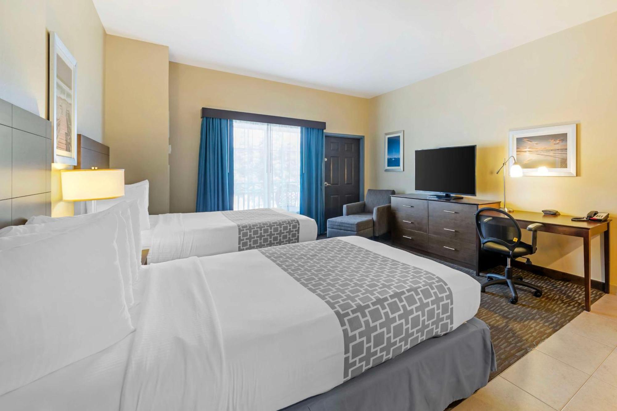 Western Naples Plaza 3* Vineyards