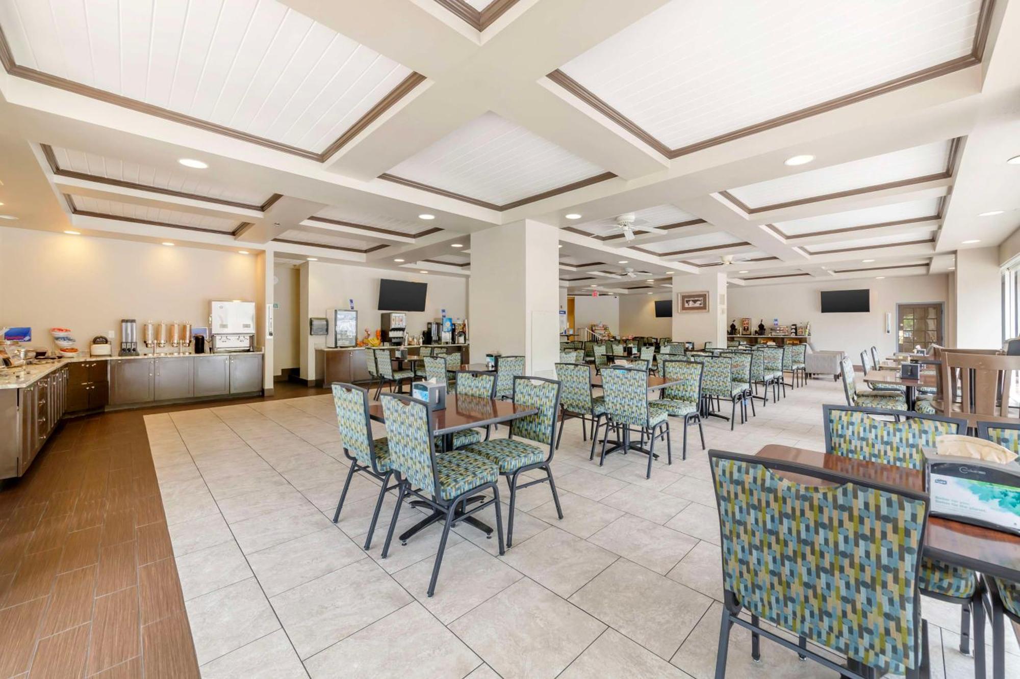 Western Naples Plaza 3*