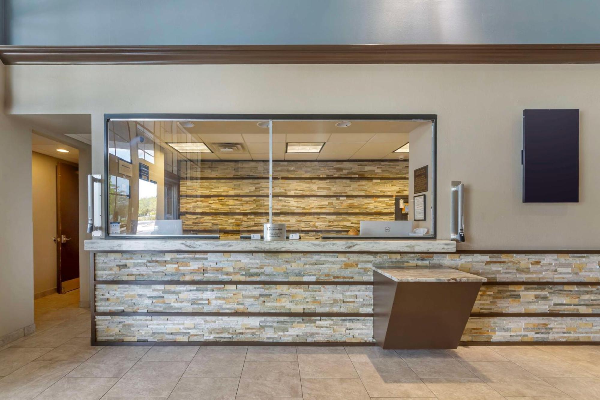 Western Naples Plaza Hotel 3*