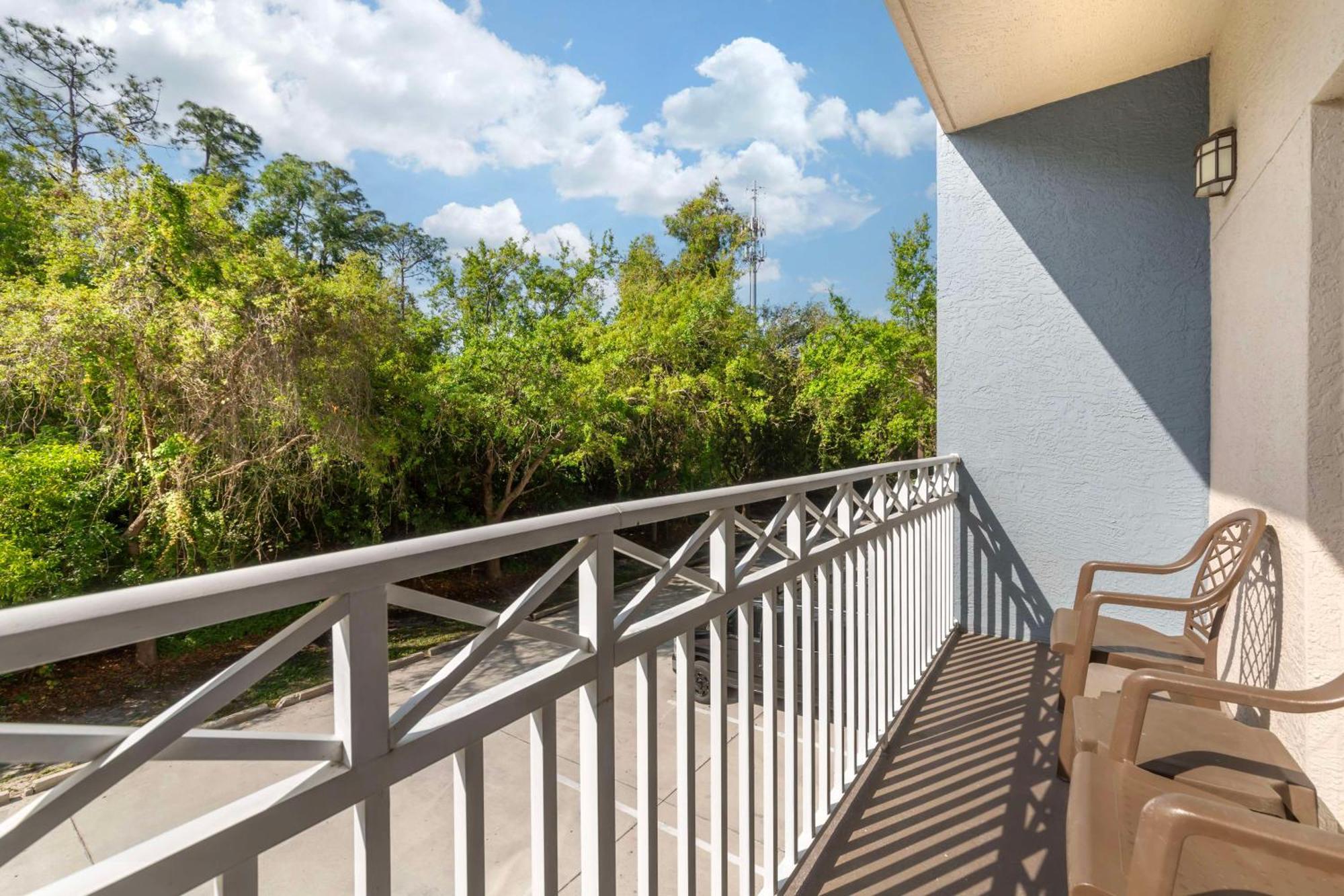 Western Naples Plaza 3*