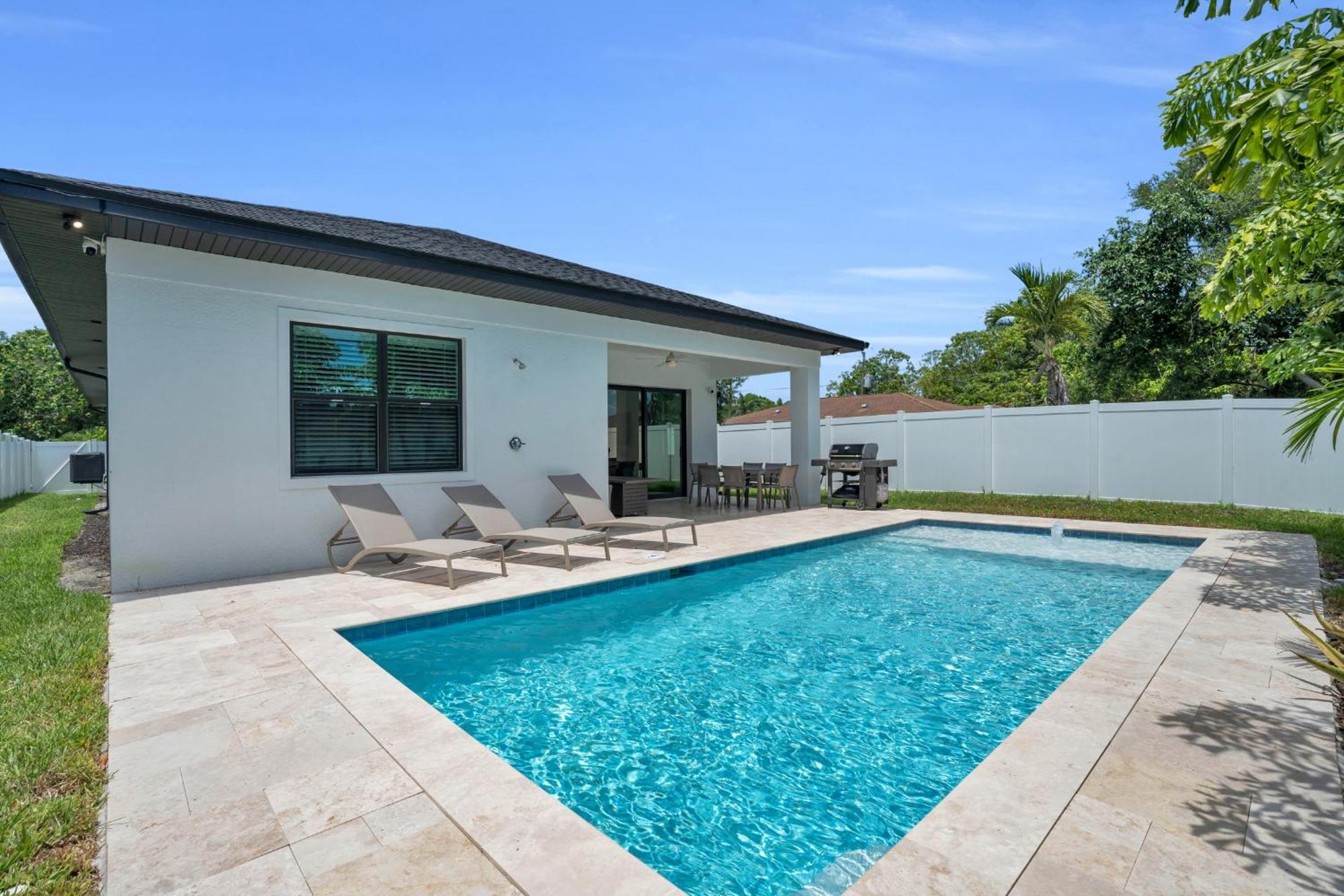Getaway With Poolside Oasis Naples